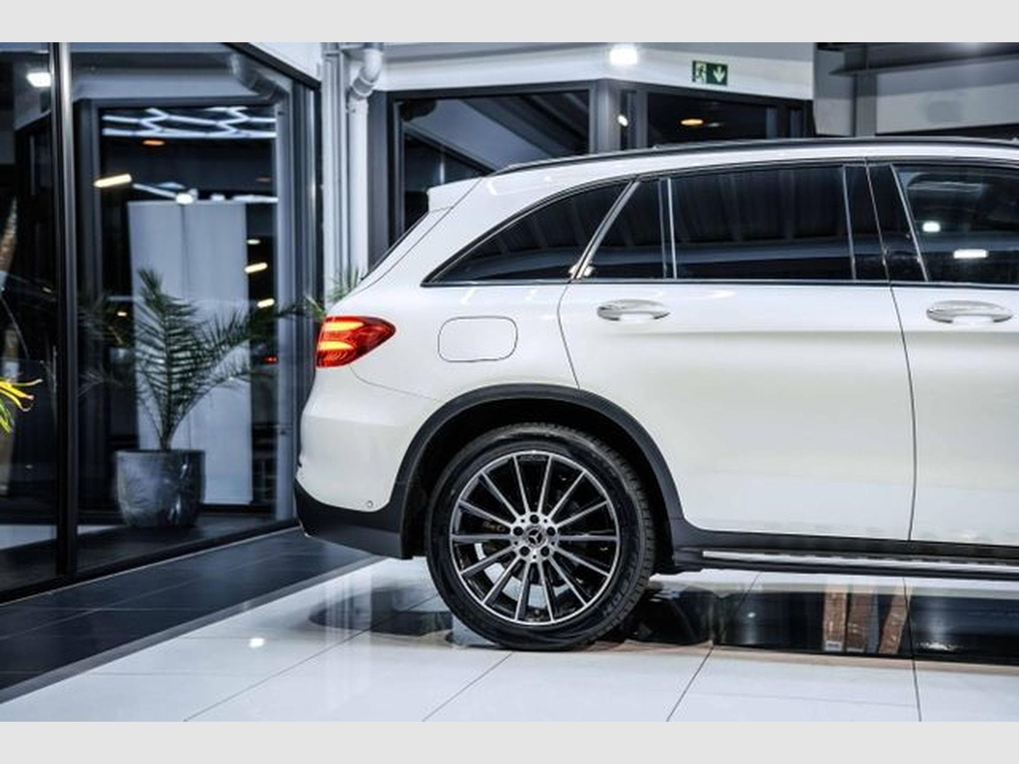 Mercedes GLC 350 GLC 350d 9G AMG-Line 4Matic NAVI PANO Night Burm (2019) - Photo 8