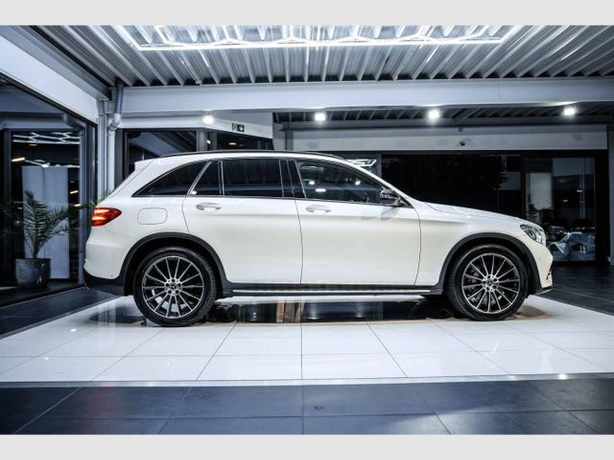 Mercedes GLC 350 GLC 350d 9G AMG-Line 4Matic NAVI PANO Night Burm (2019) - Photo 7