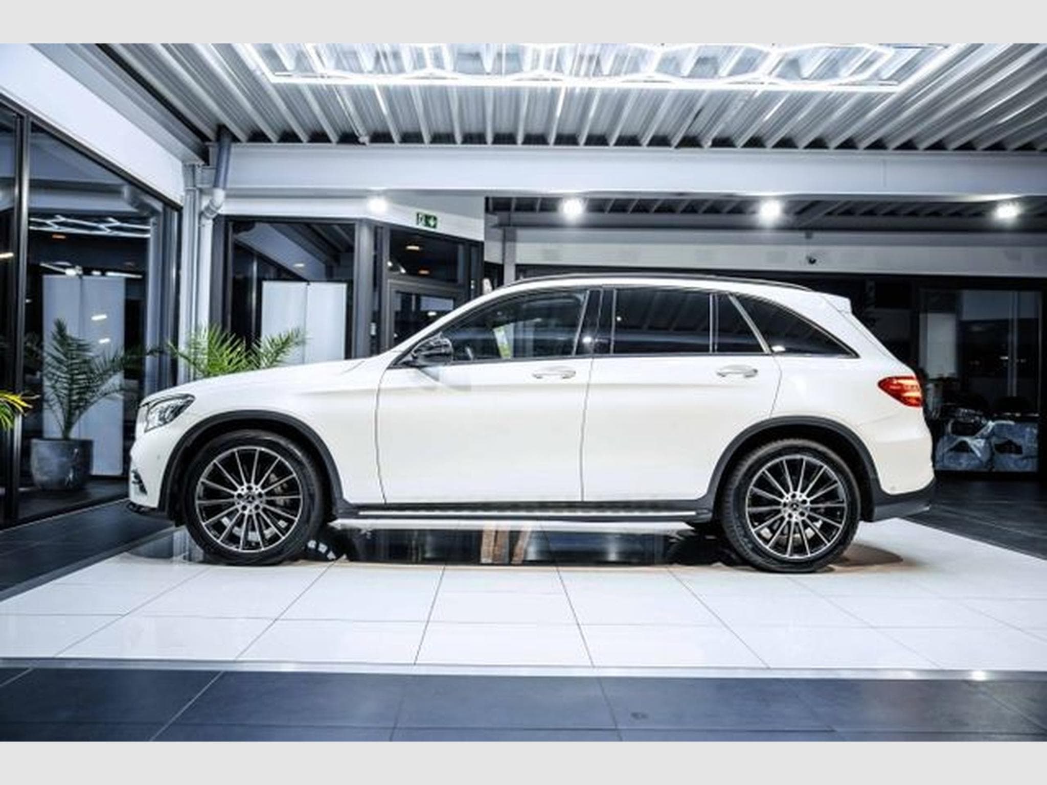 Mercedes GLC 350 GLC 350d 9G AMG-Line 4Matic NAVI PANO Night Burm (2019) - Photo 10
