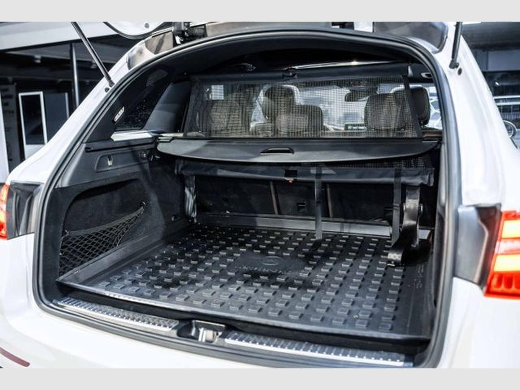 Mercedes GLC 350 GLC 350d 9G AMG-Line 4Matic NAVI PANO Night Burm (2019) - Photo 15