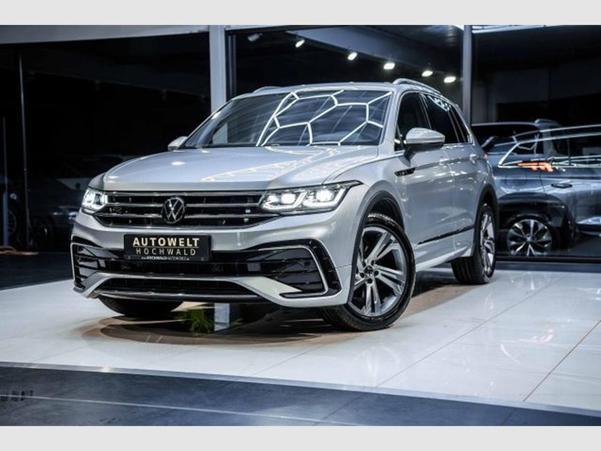 VW Tiguan Tiguan 1.5 TSI DSG R-Line IQ-LED ACC ACTIVE Lane (2023) - Photo 2