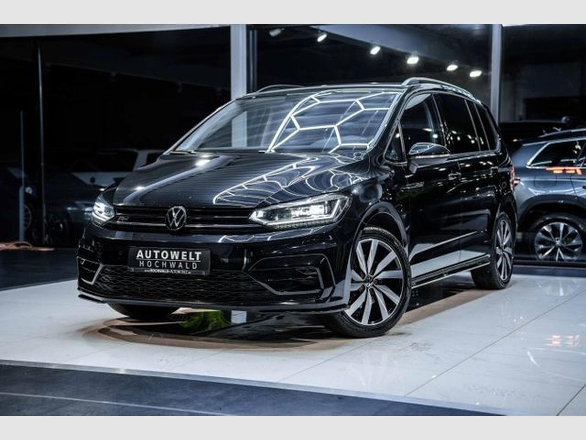 VW Touran Touran 2.0 TDI DSG Highl. R-Line AHK IQ 7-SITZER (2023) - Photo 2