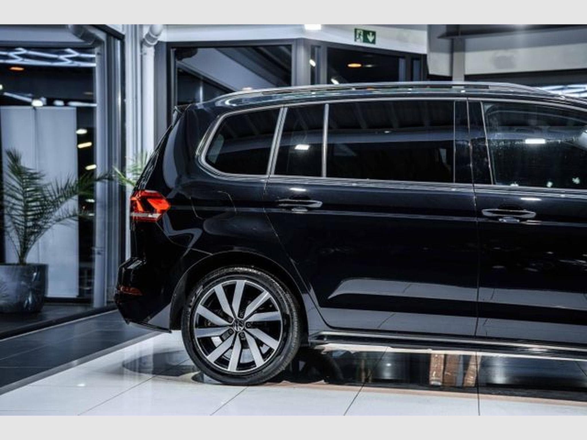 VW Touran Touran 2.0 TDI DSG Highl. R-Line AHK IQ 7-SITZER (2023) - Photo 8