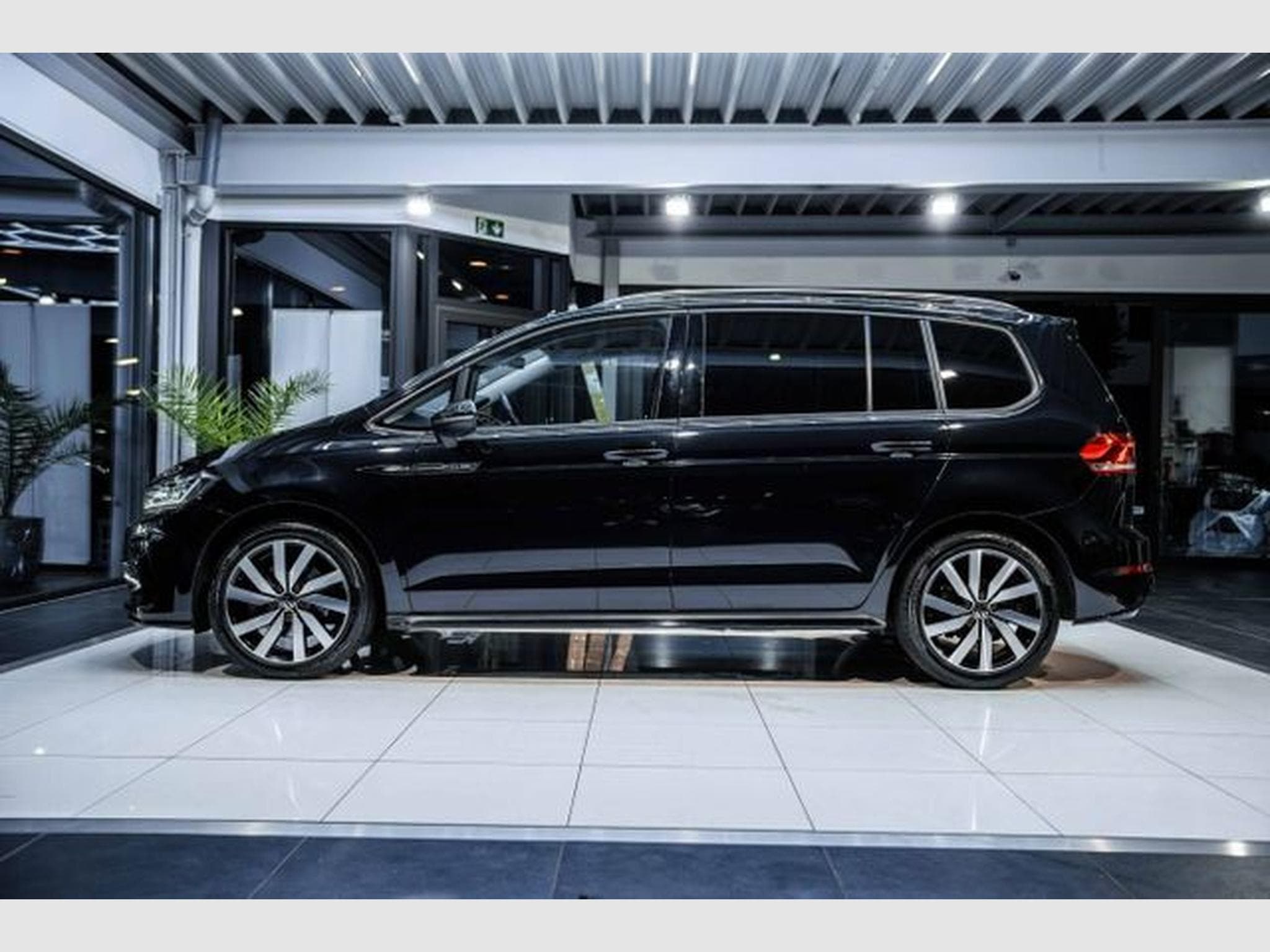 VW Touran Touran 2.0 TDI DSG Highl. R-Line AHK IQ 7-SITZER (2023) - Photo 10