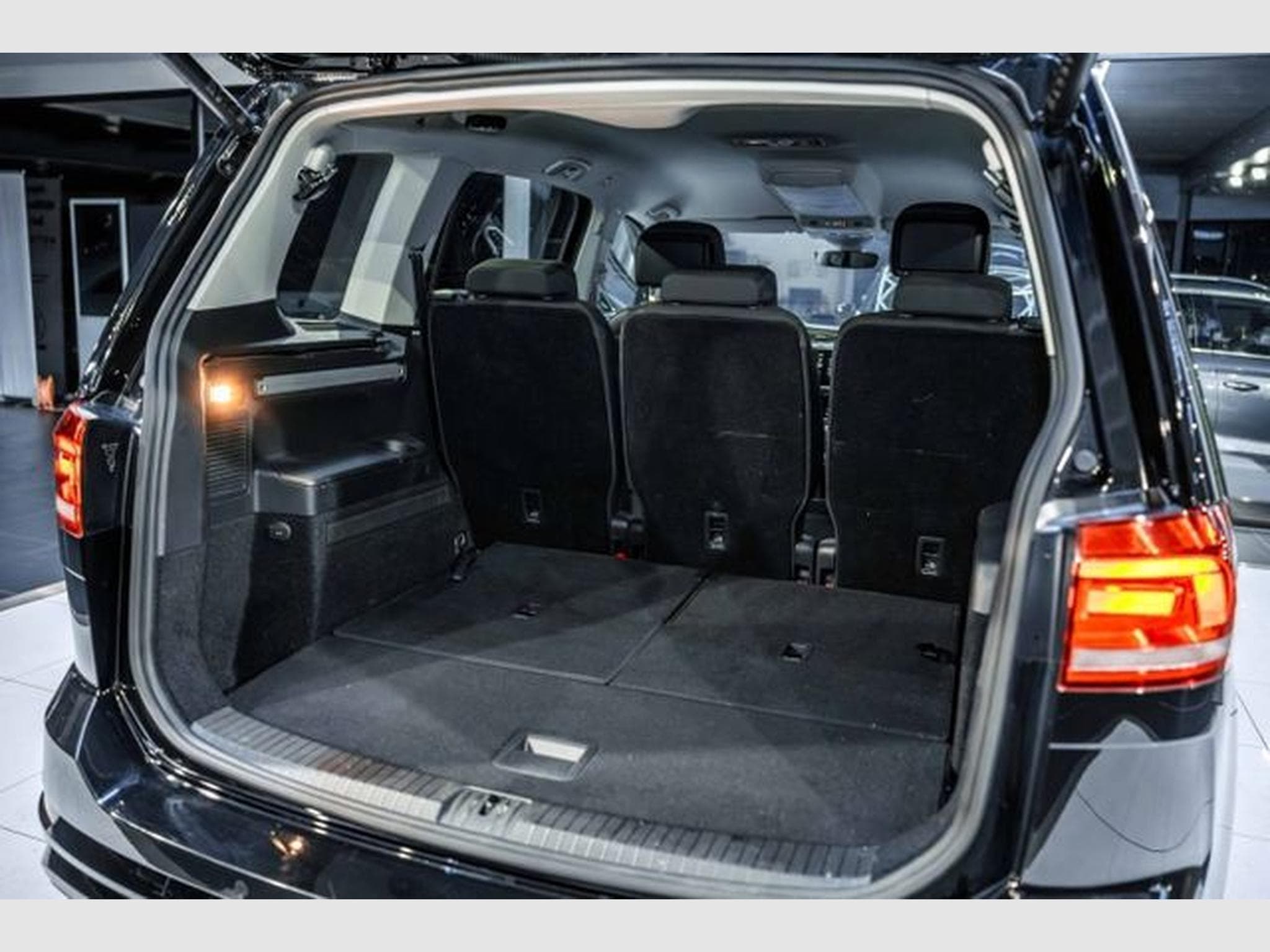 VW Touran Touran 2.0 TDI DSG Highl. R-Line AHK IQ 7-SITZER (2023) - Photo 14