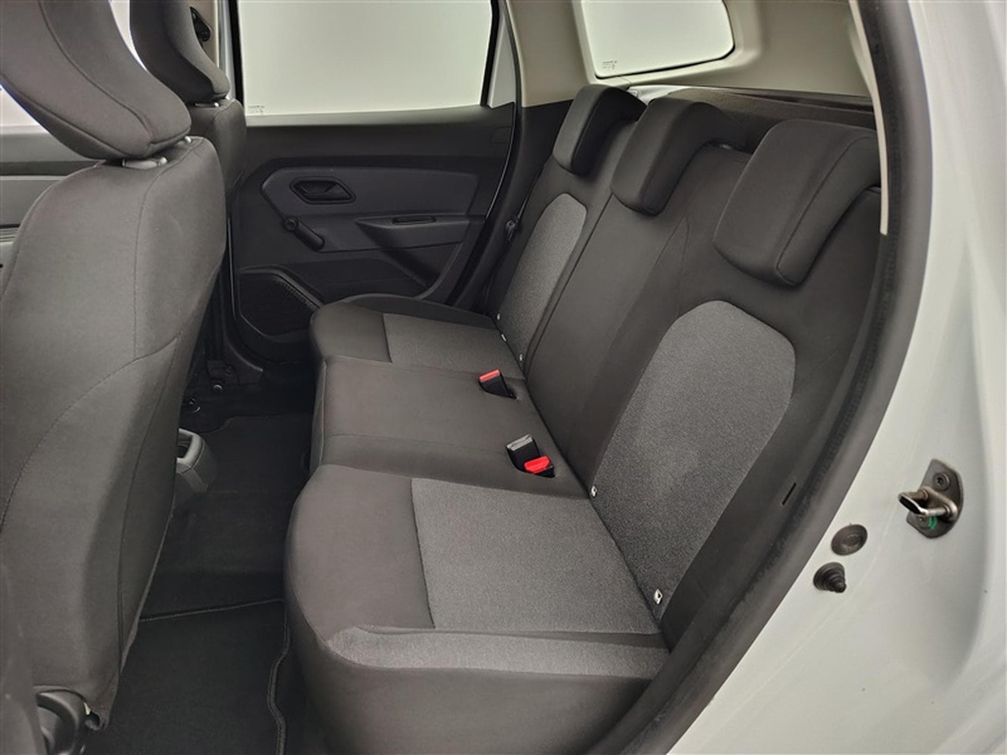 Dacia Duster 1.0 TCe Essential GPF (2023) - Photo 13