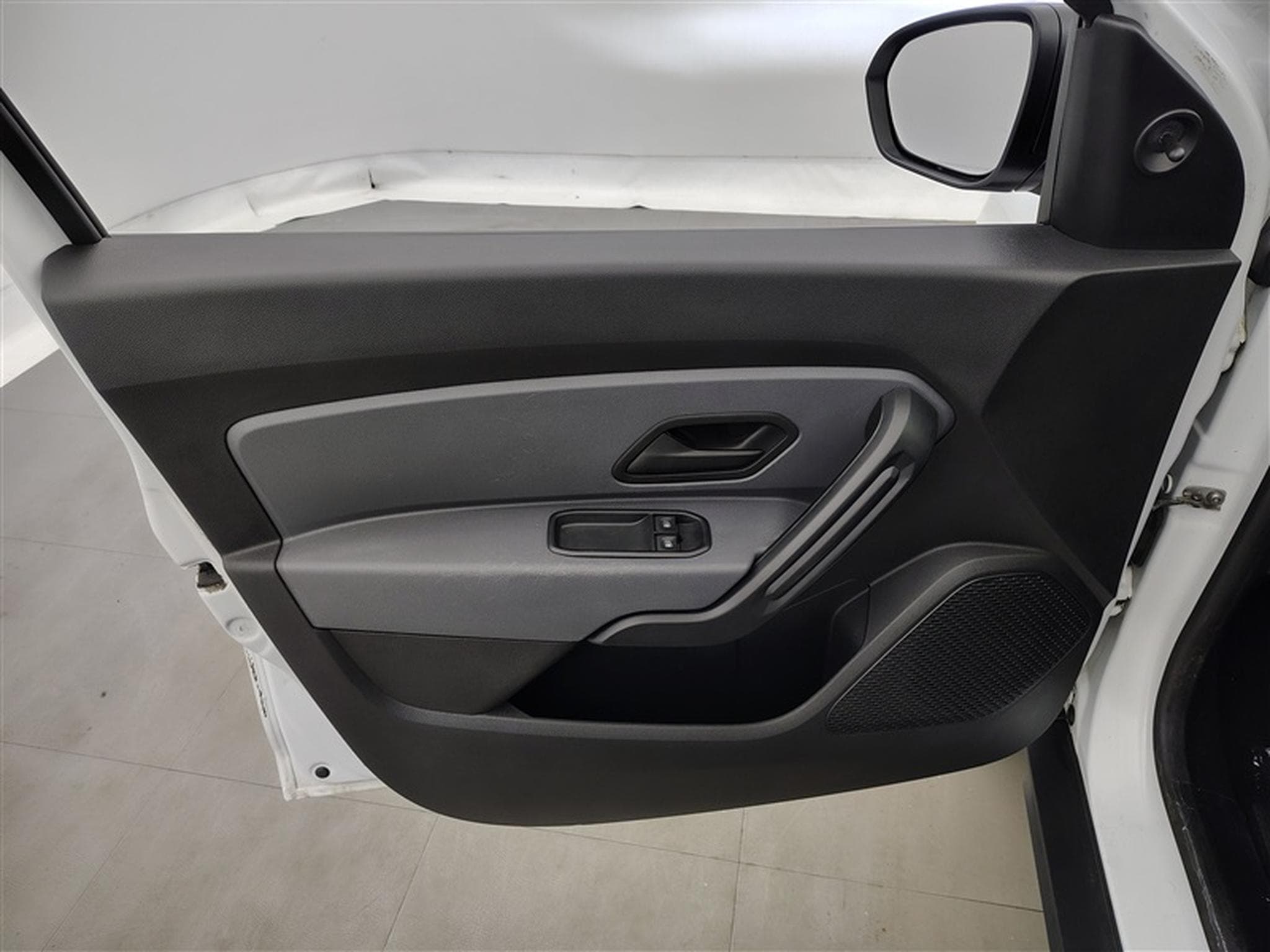 Dacia Duster 1.0 TCe Essential GPF (2023) - Photo 17