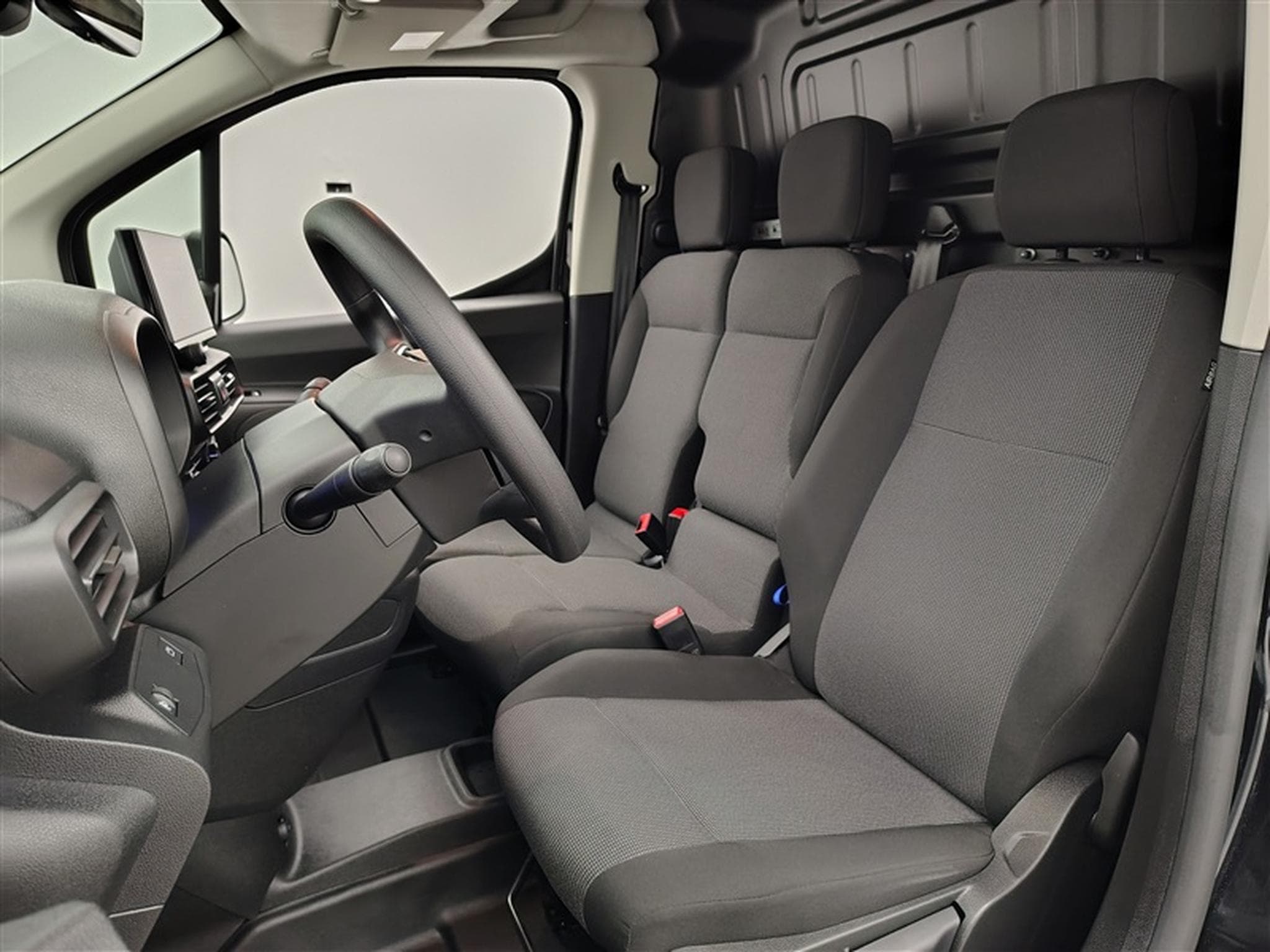 Opel Combo 1.5 TD BlueInj. 3PL  NAVI / FULL LED / PDC AV-AR (2025) - Photo 7
