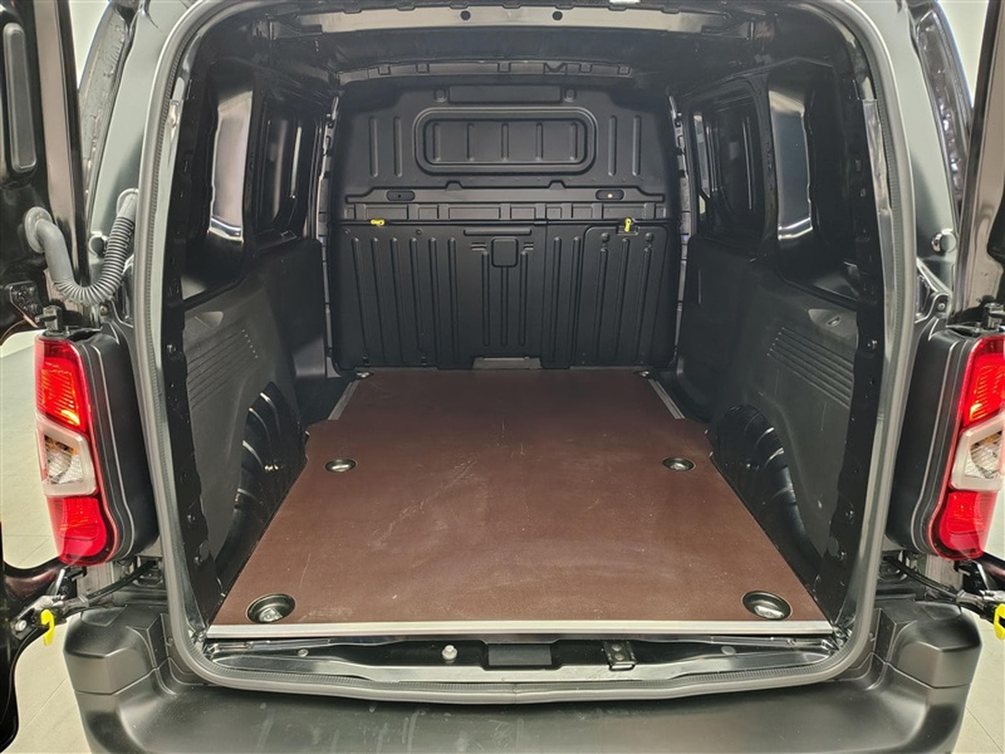 Opel Combo 1.5 TD BlueInj. 3PL  NAVI / FULL LED / PDC AV-AR (2025) - Photo 14
