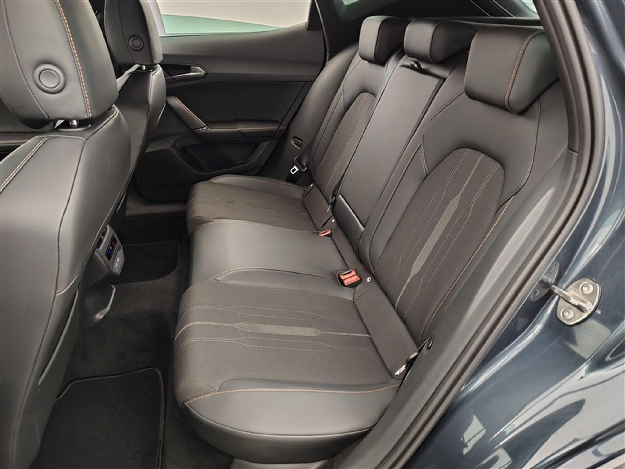 Cupra Formentor 1.4 e-Hybrid PHEV DSG NAVI / S-CUIR / FULL LED (2023) - Photo 13