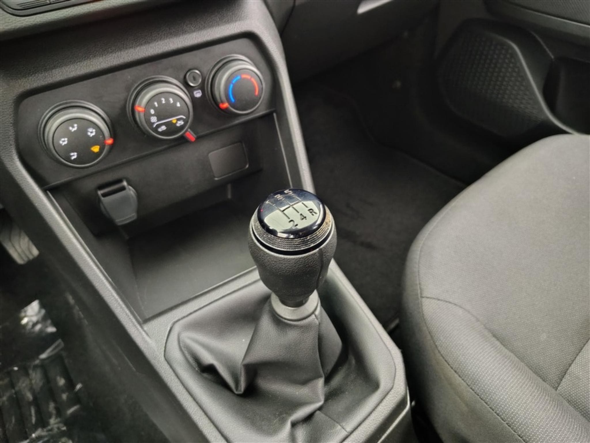 Dacia Sandero 1.0i SCe Essential (2023) - Photo 12