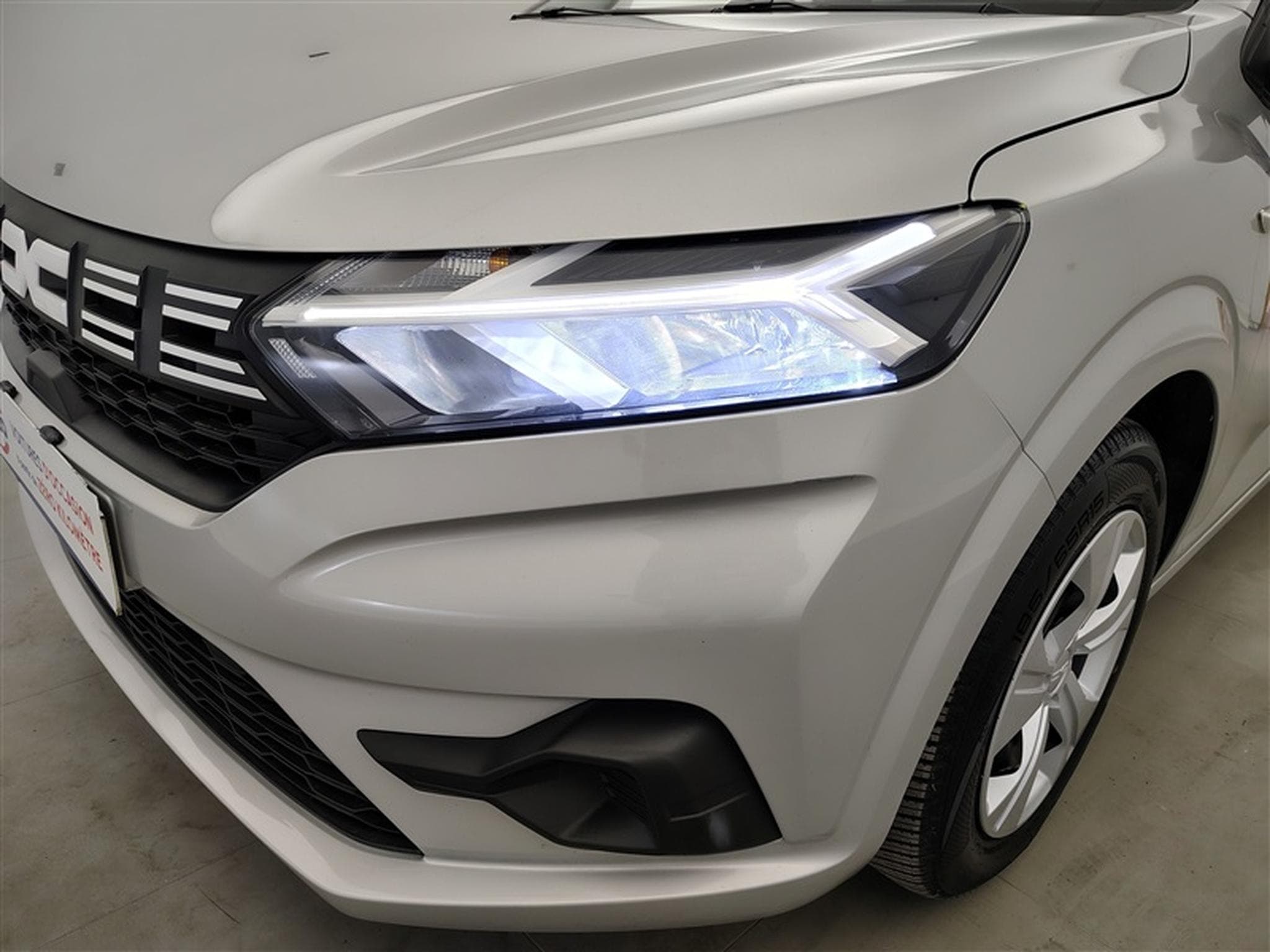 Dacia Sandero 1.0i SCe Essential (2023) - Photo 15