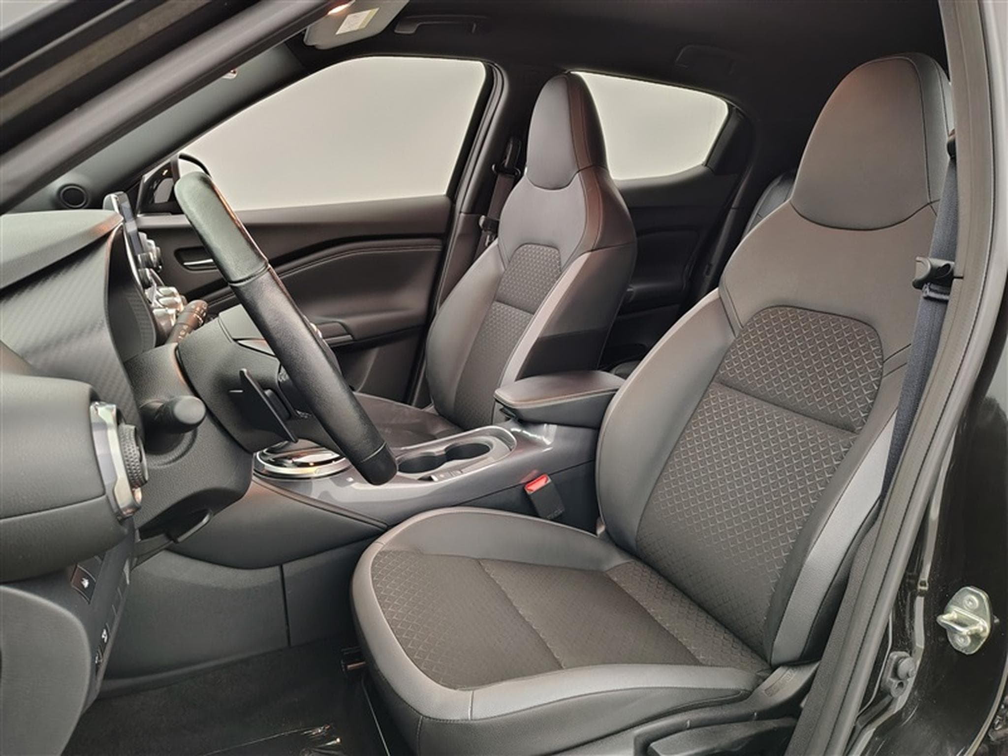 Nissan Juke 1.0 DIG-T N-Connecta DCT (2024) - Photo 7