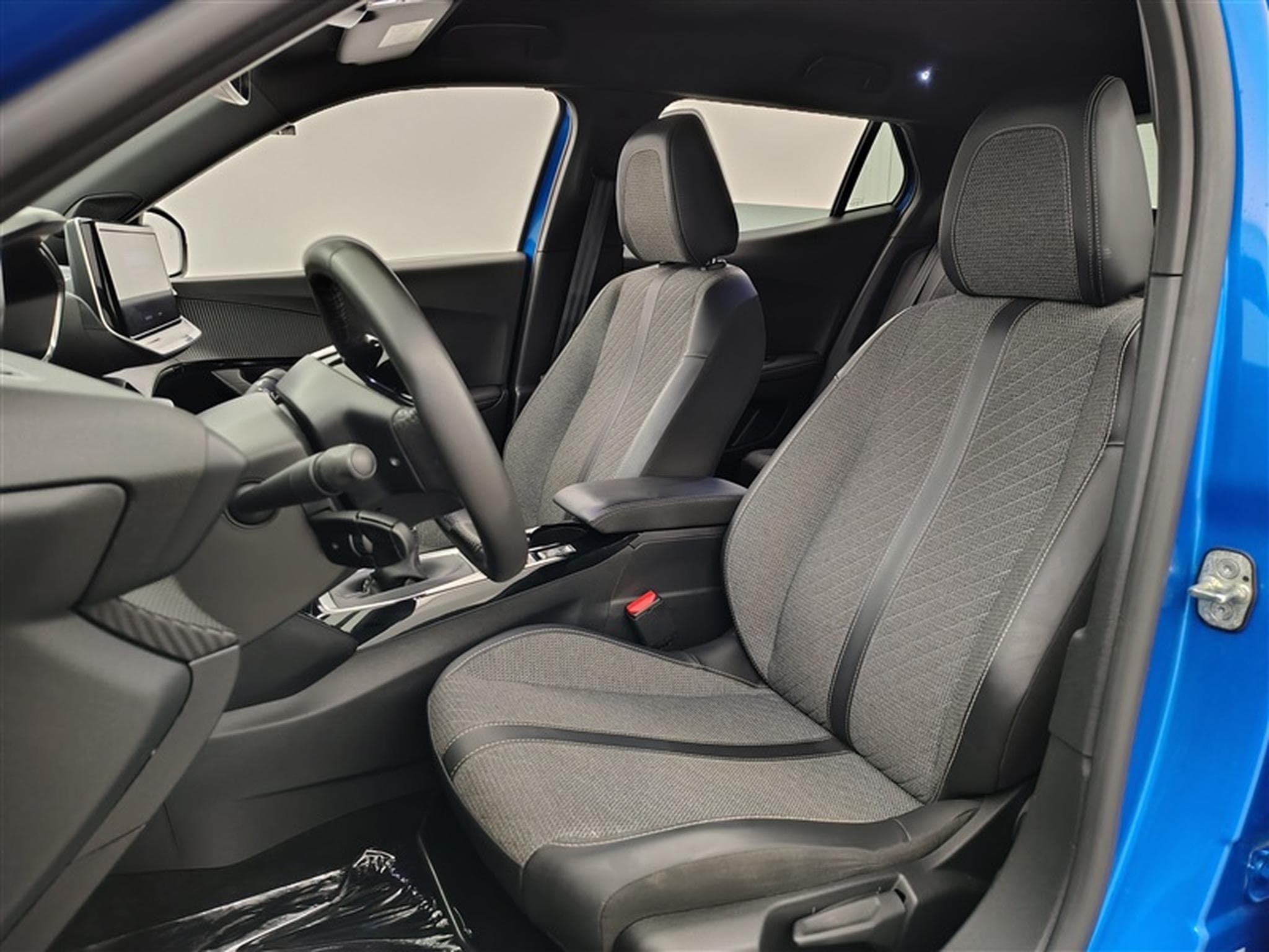 Peugeot 2008 1.2 PureTech Active CARPLAY (2023) - Photo 7