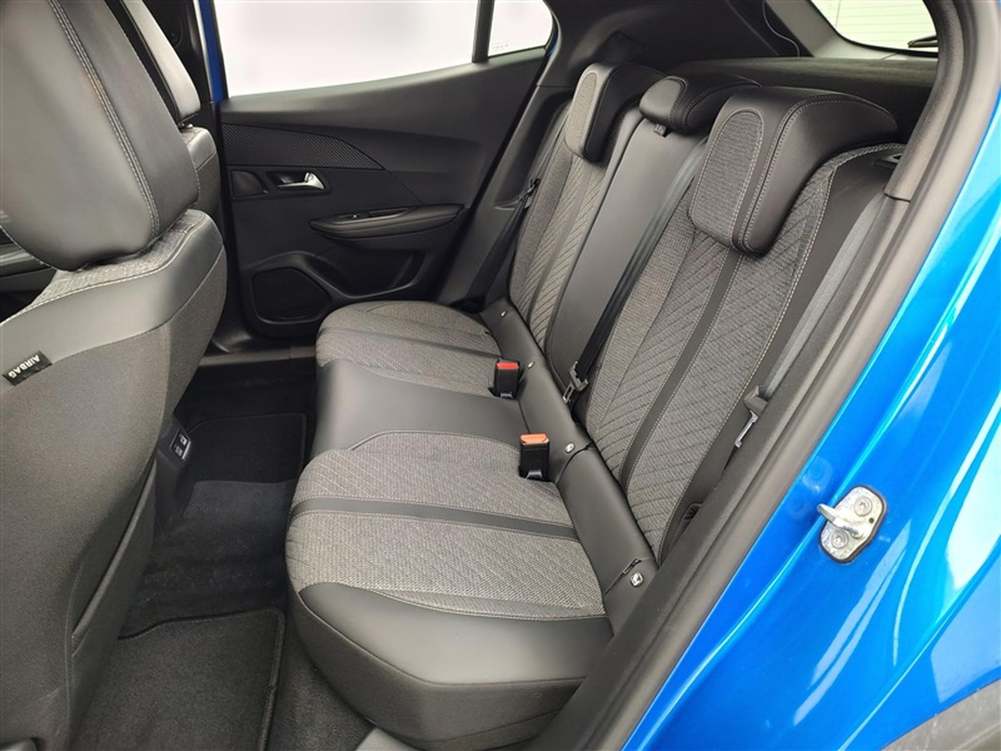 Peugeot 2008 1.2 PureTech Active CARPLAY (2023) - Photo 13
