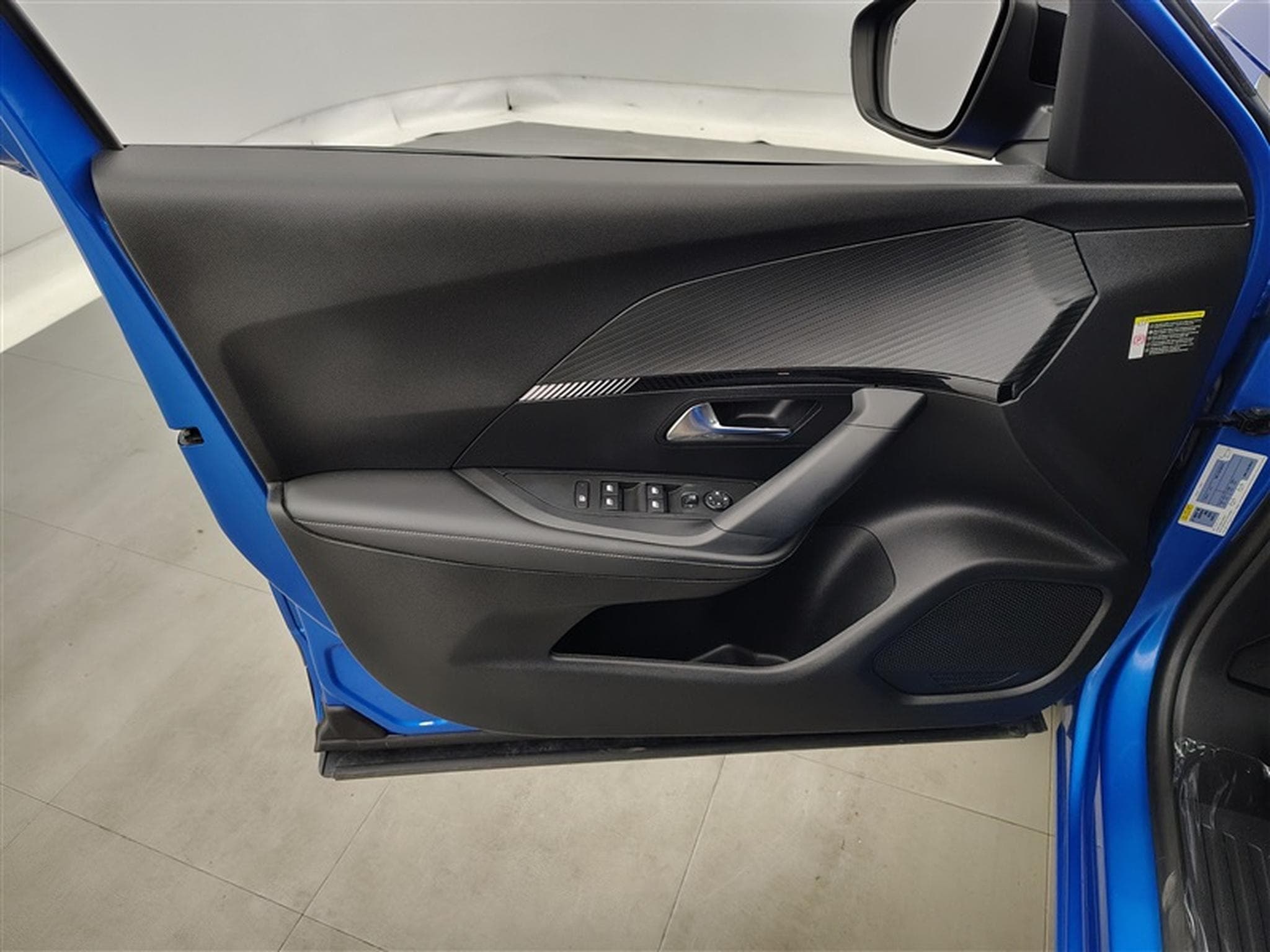 Peugeot 2008 1.2 PureTech Active CARPLAY (2023) - Photo 17