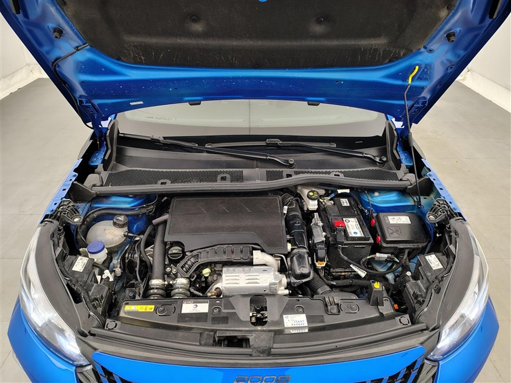 Peugeot 2008 1.2 PureTech Active CARPLAY (2023) - Photo 19