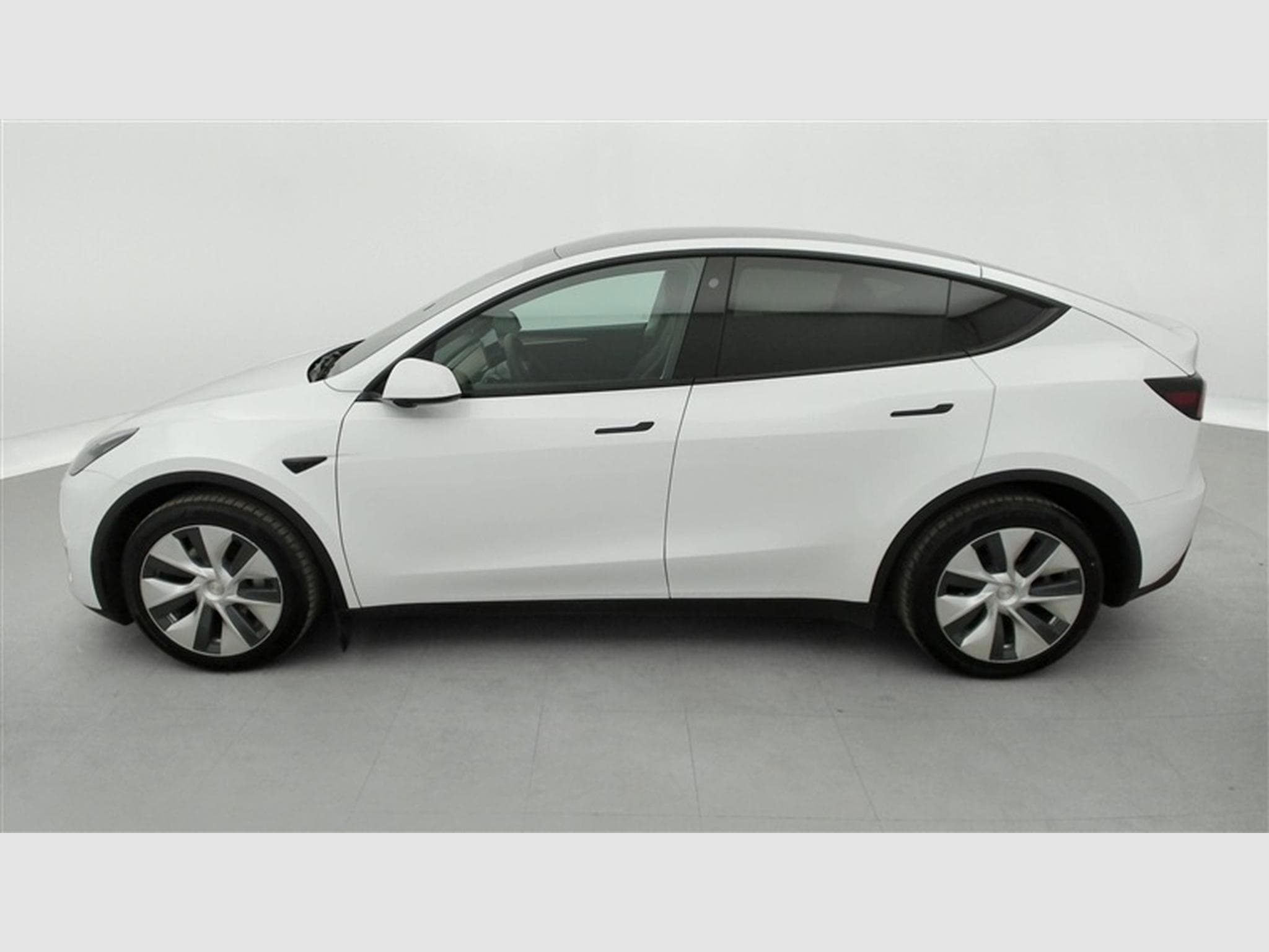 Tesla Model Y Dual Motor NAVI / FULL LED / PANO / CAMERA 360" / JA 19" (2022) - Photo 3