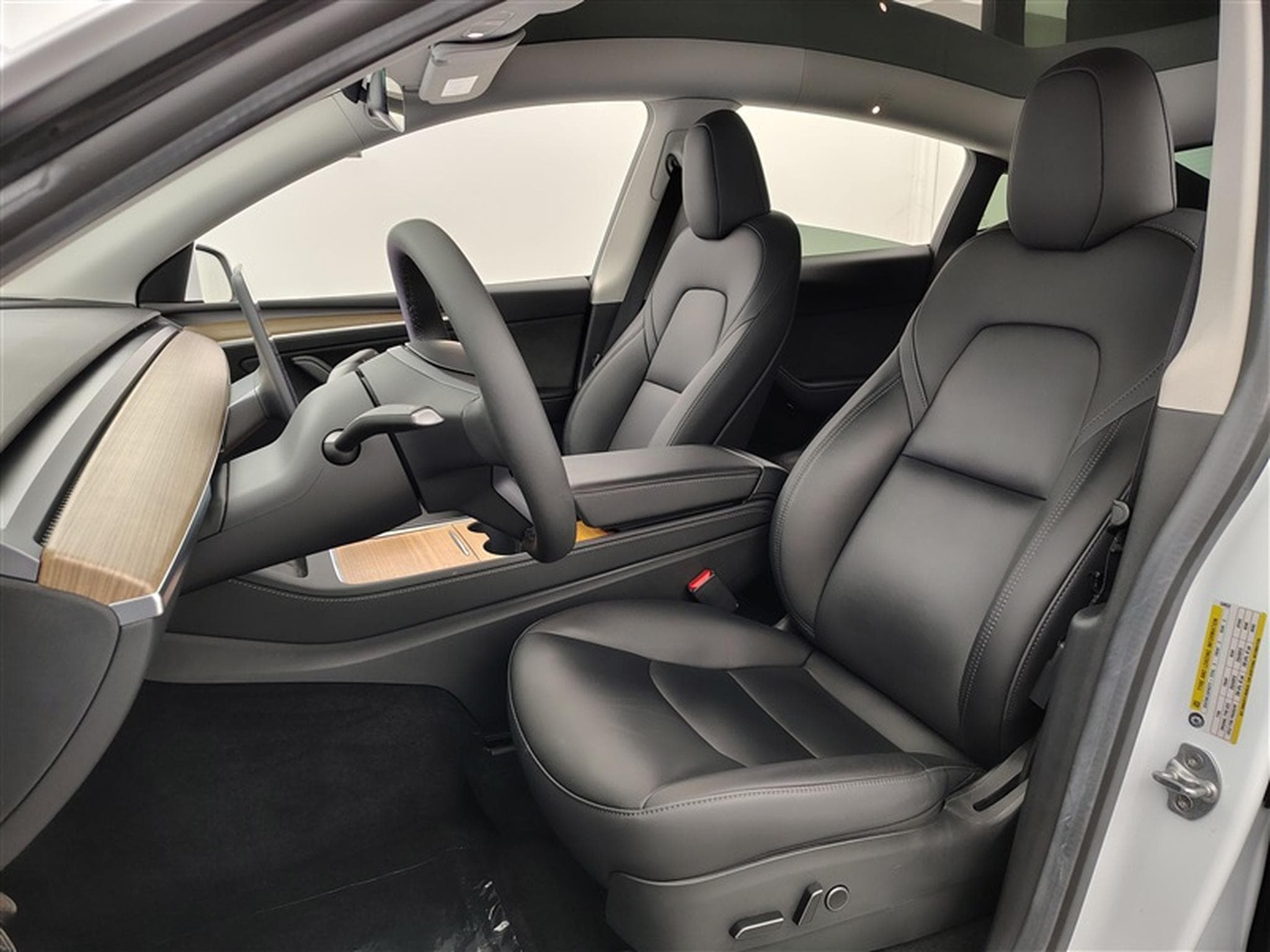 Tesla Model Y Dual Motor NAVI / FULL LED / PANO / CAMERA 360" / JA 19" (2022) - Photo 7