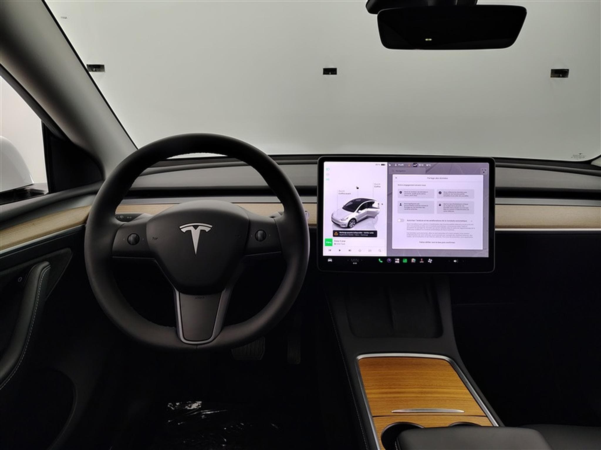 Tesla Model Y Dual Motor NAVI / FULL LED / PANO / CAMERA 360" / JA 19" (2022) - Photo 9