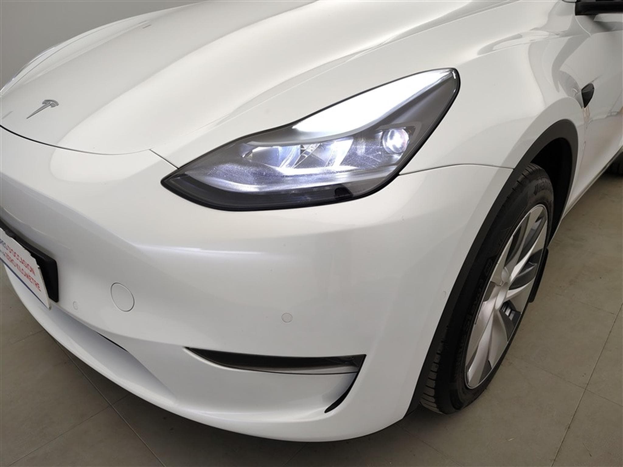Tesla Model Y Dual Motor NAVI / FULL LED / PANO / CAMERA 360" / JA 19" (2022) - Photo 15