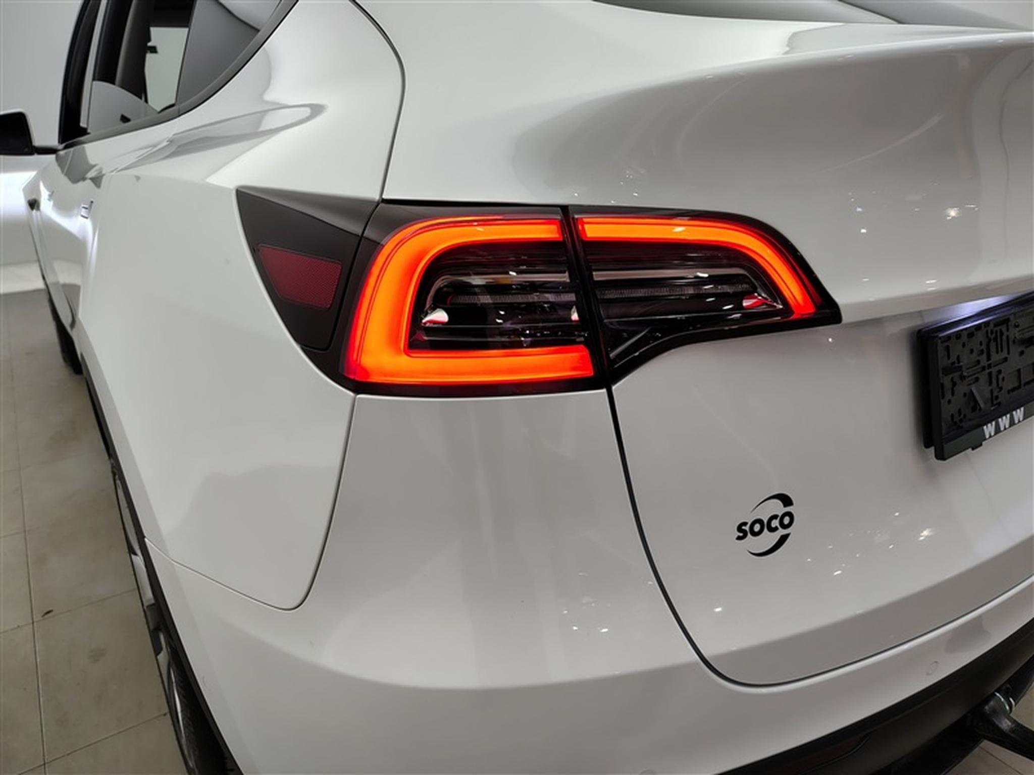 Tesla Model Y Dual Motor NAVI / FULL LED / PANO / CAMERA 360" / JA 19" (2022) - Photo 16