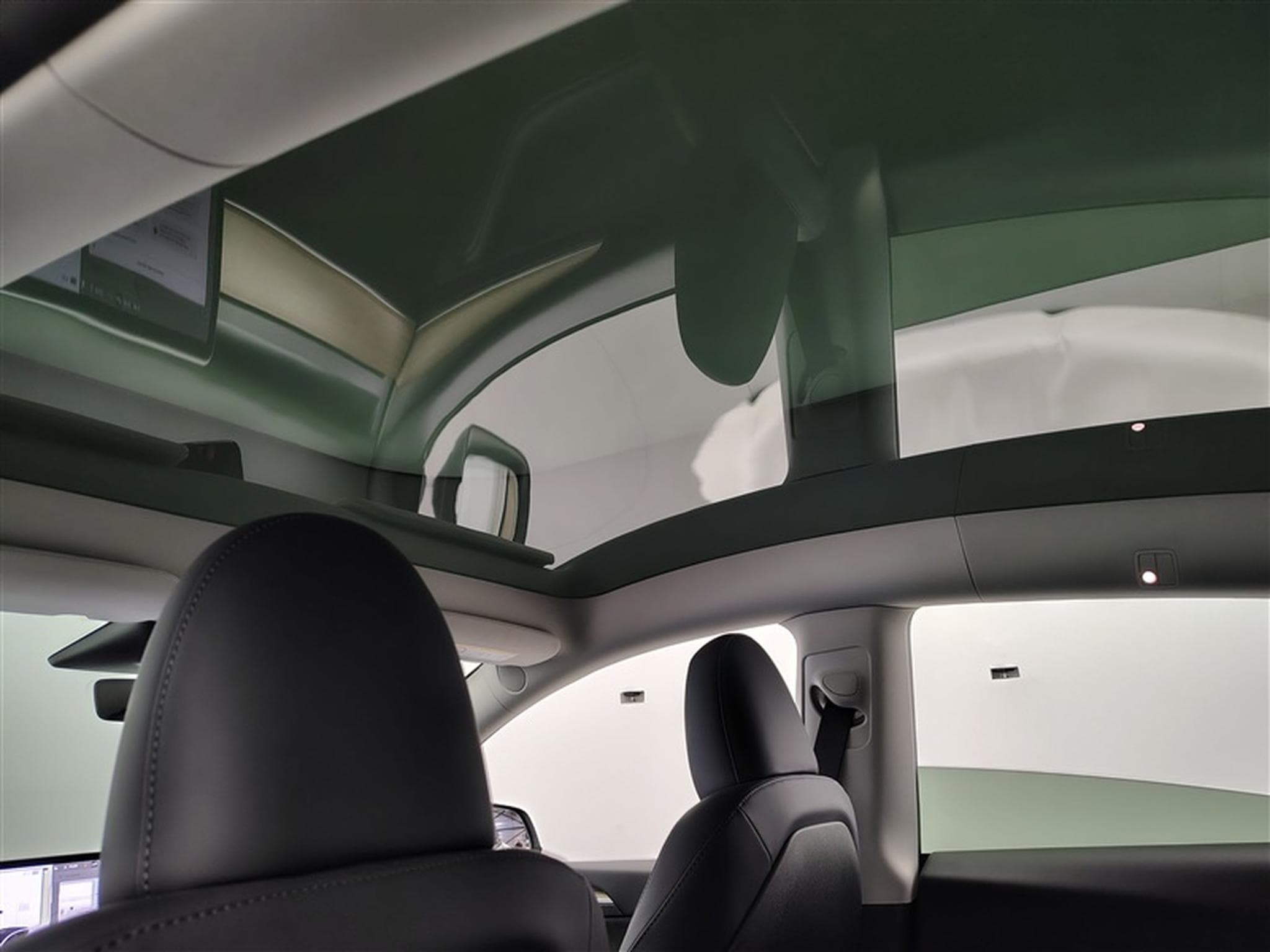 Tesla Model Y Dual Motor NAVI / FULL LED / PANO / CAMERA 360" / JA 19" (2022) - Photo 19