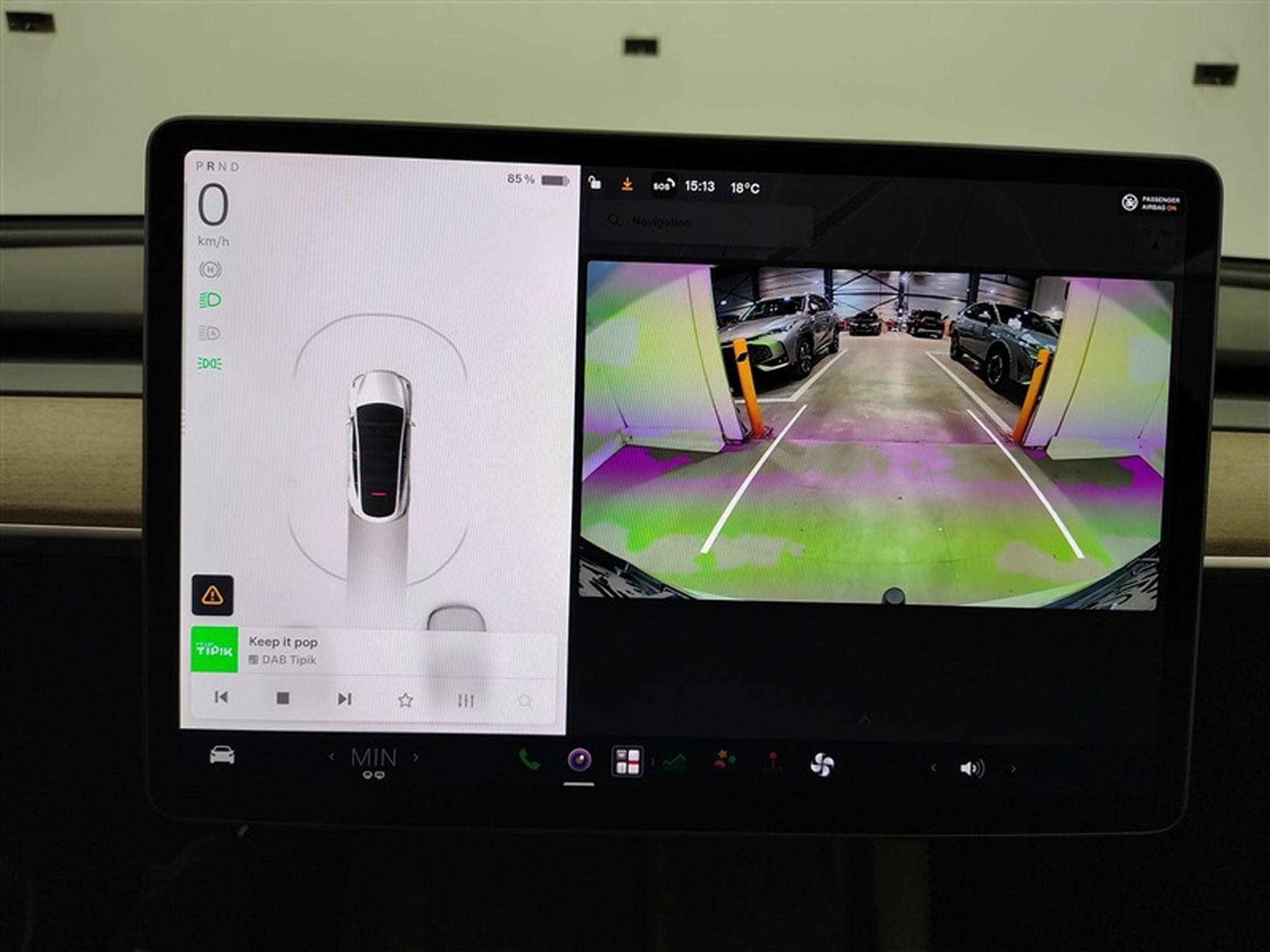 Tesla Model Y Dual Motor NAVI / FULL LED / PANO / CAMERA 360" / JA 19" (2022) - Photo 18