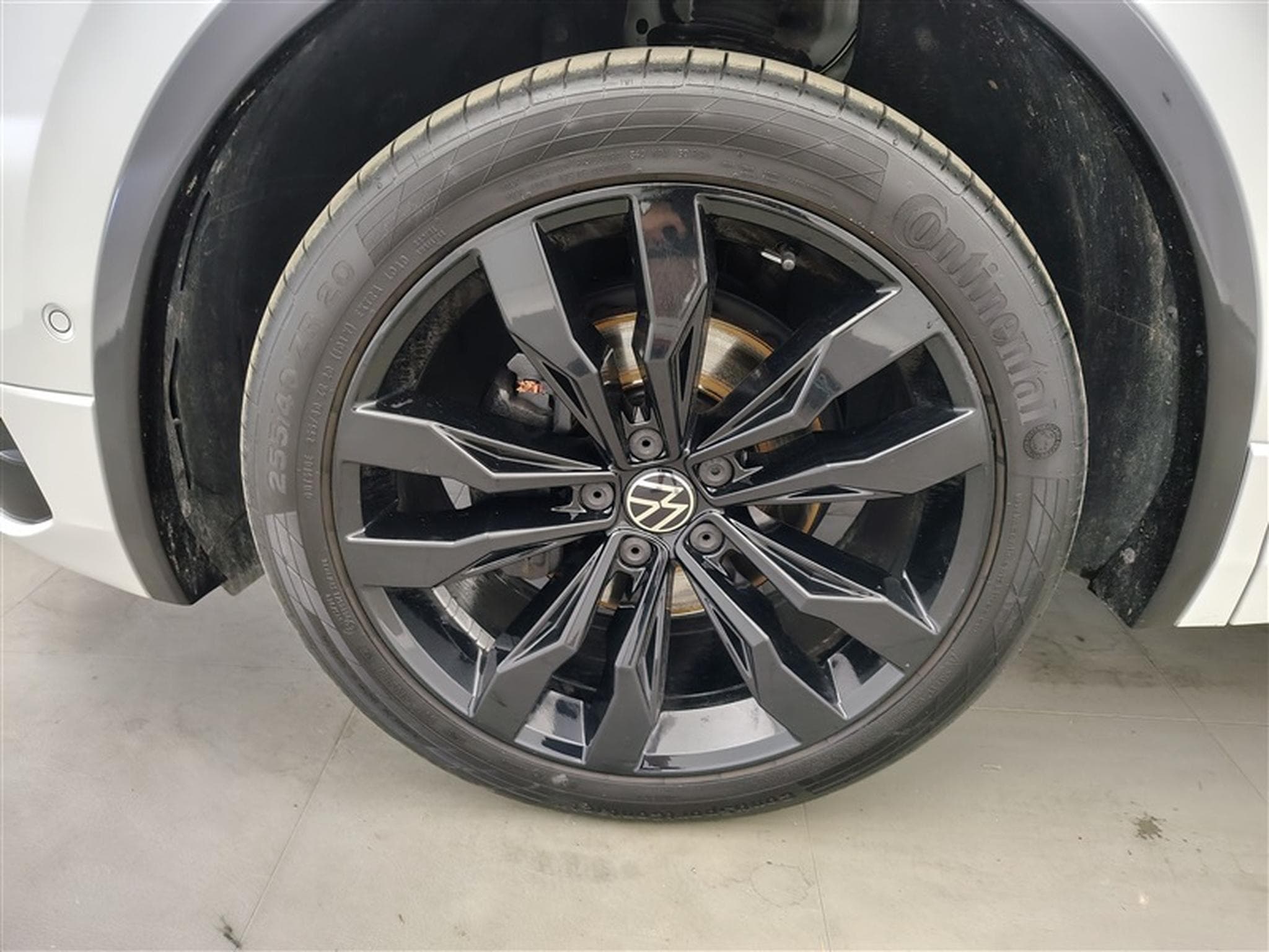 VW Tiguan 2.0 TDi SCR R-Line 7pl. DSG / SIEGE VENTILE / TOIT PANO (2023) - Photo 6