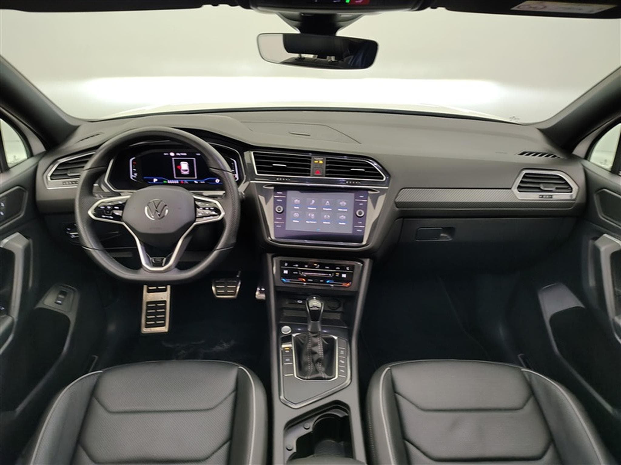VW Tiguan 2.0 TDi SCR R-Line 7pl. DSG / SIEGE VENTILE / TOIT PANO (2023) - Photo 8