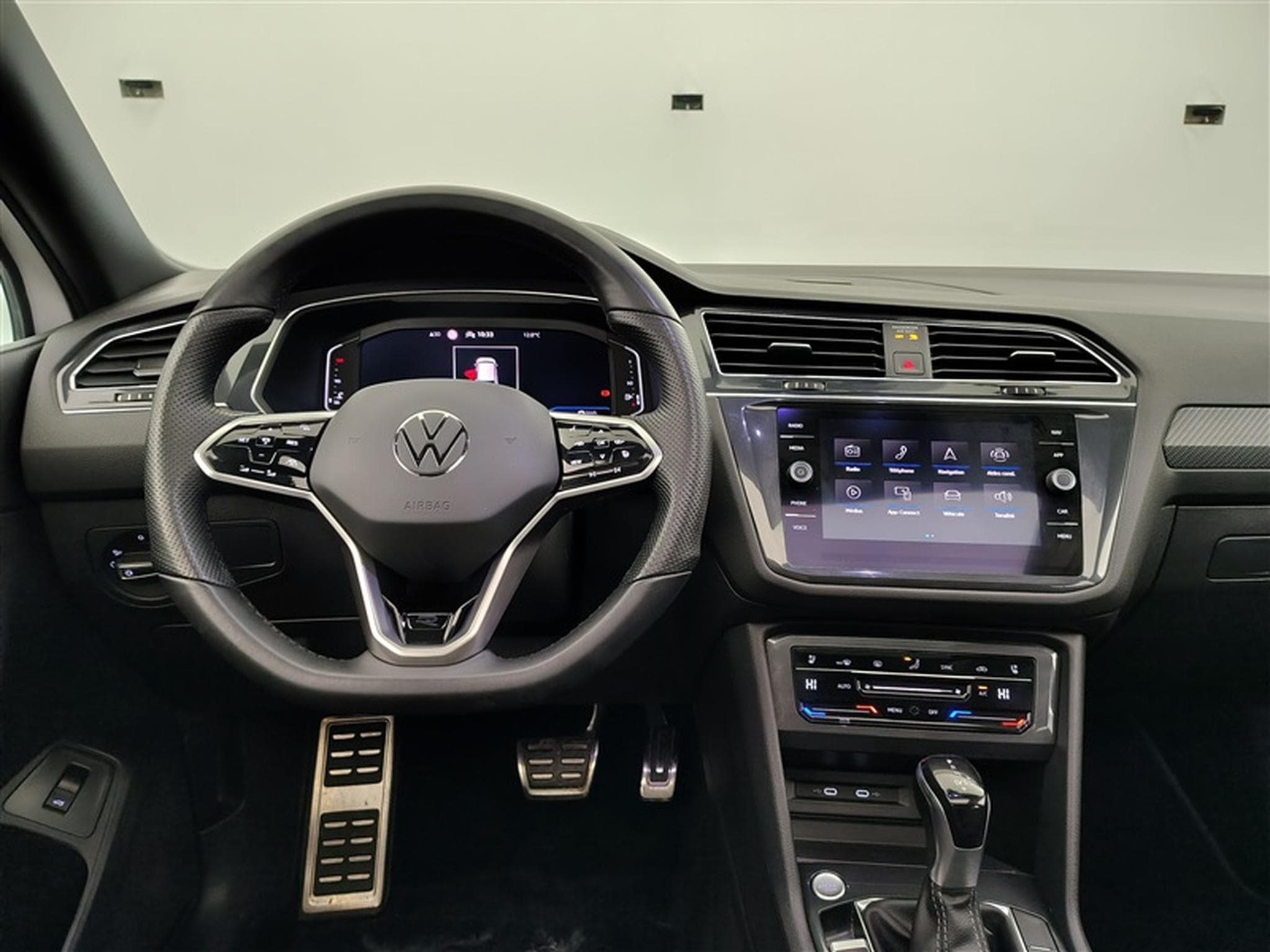 VW Tiguan 2.0 TDi SCR R-Line 7pl. DSG / SIEGE VENTILE / TOIT PANO (2023) - Photo 9