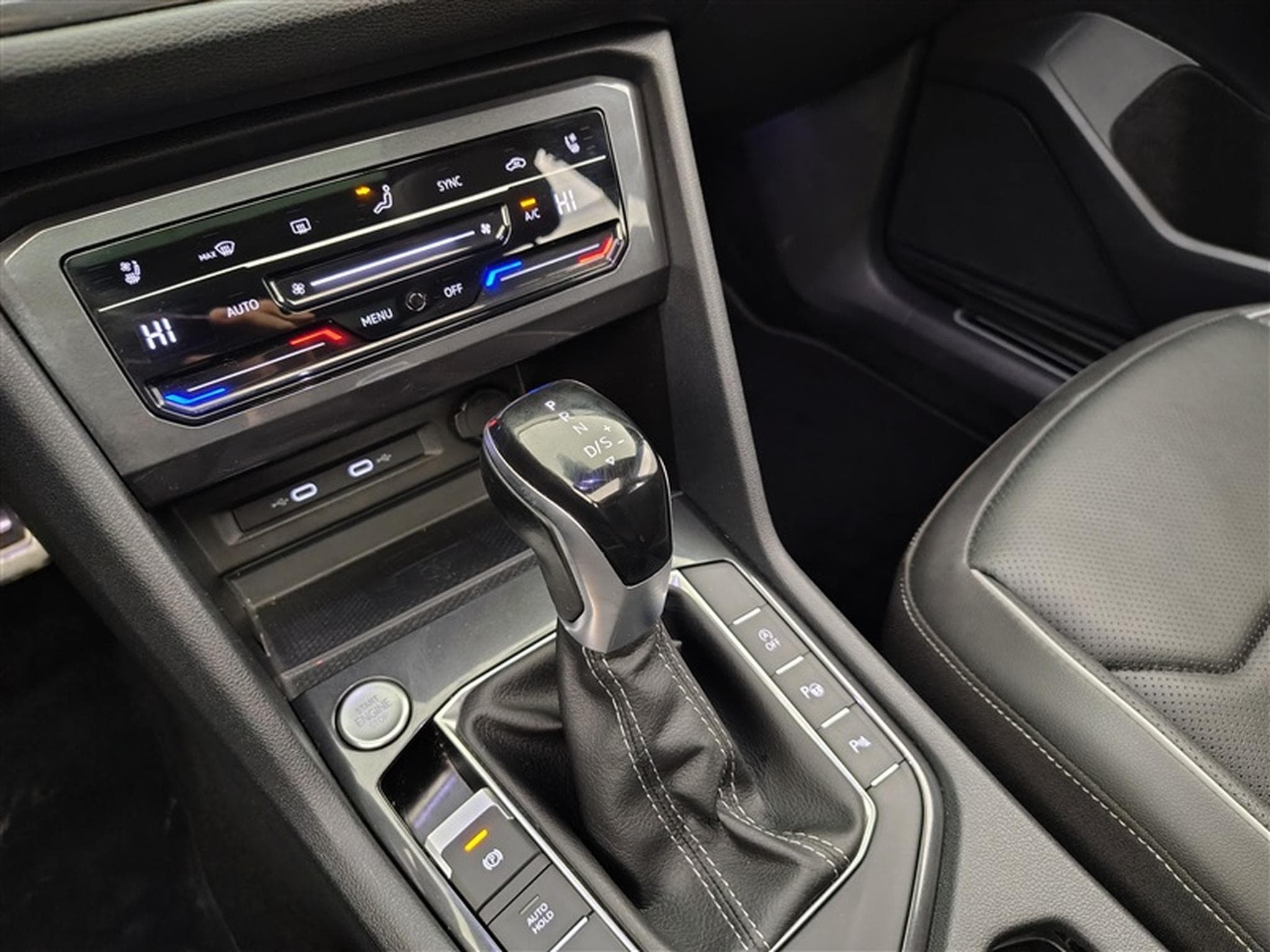 VW Tiguan 2.0 TDi SCR R-Line 7pl. DSG / SIEGE VENTILE / TOIT PANO (2023) - Photo 12
