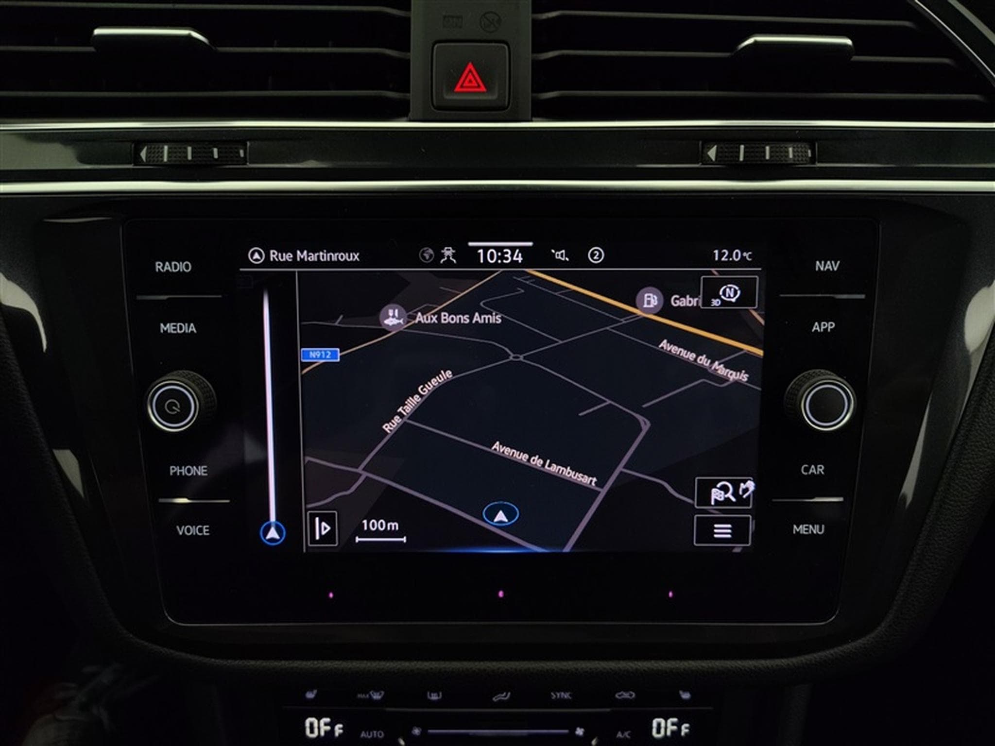 VW Tiguan 2.0 TDi SCR R-Line 7pl. DSG / SIEGE VENTILE / TOIT PANO (2023) - Photo 11
