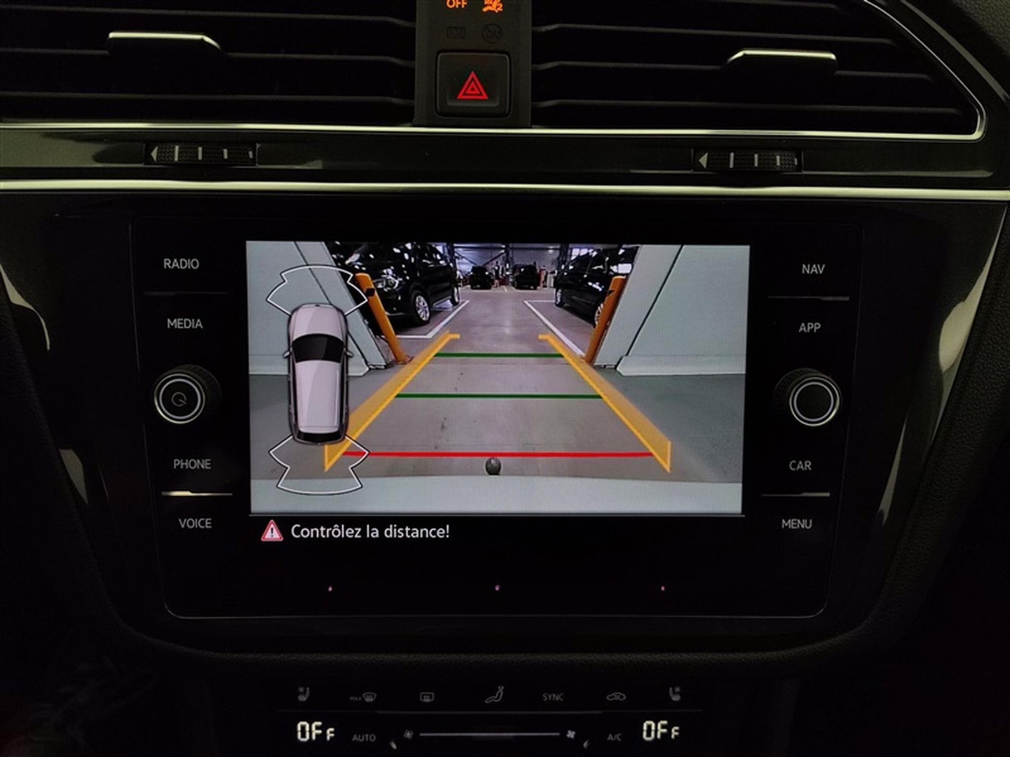 VW Tiguan 2.0 TDi SCR R-Line 7pl. DSG / SIEGE VENTILE / TOIT PANO (2023) - Photo 18