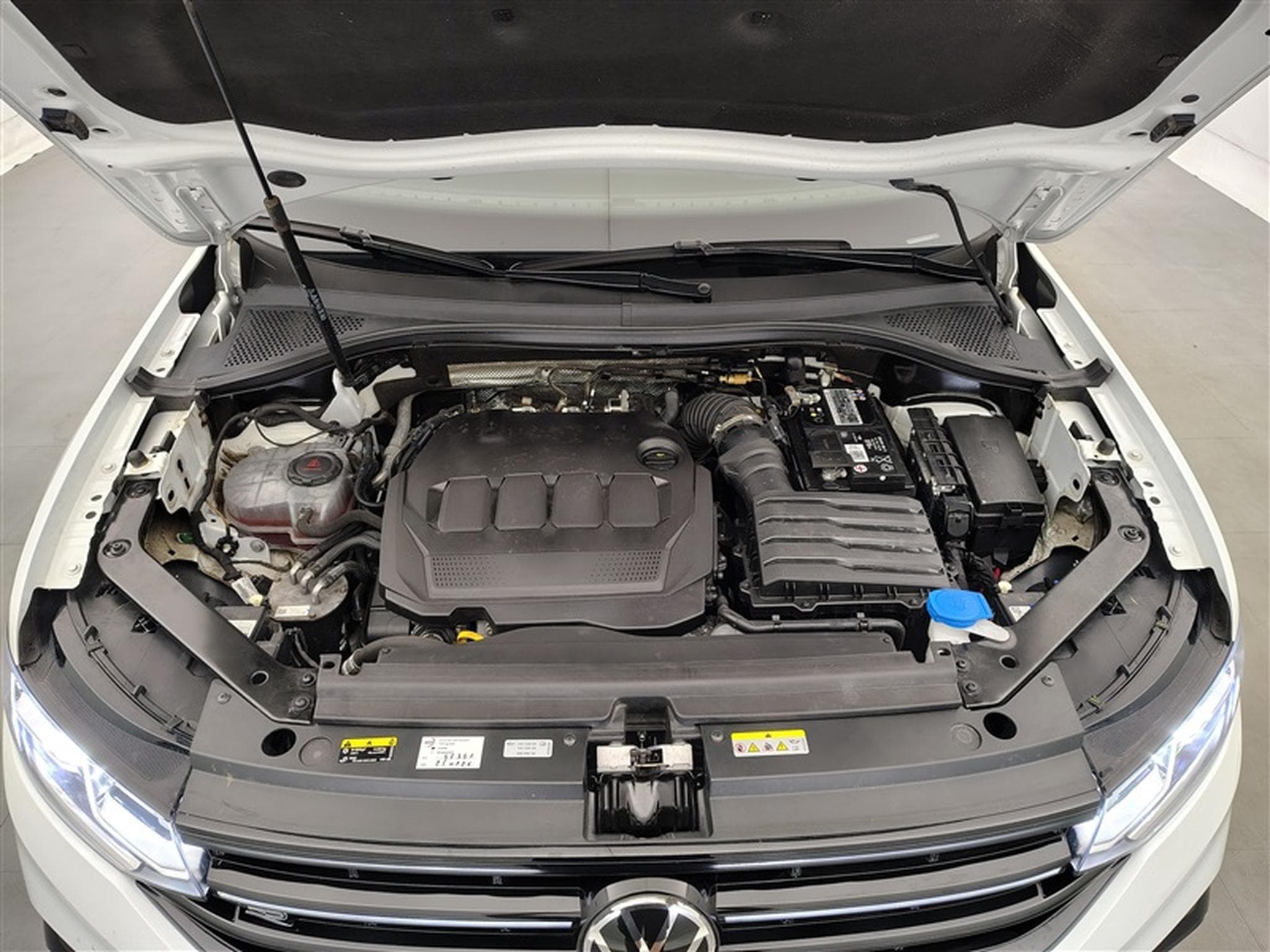 VW Tiguan 2.0 TDi SCR R-Line 7pl. DSG / SIEGE VENTILE / TOIT PANO (2023) - Photo 22