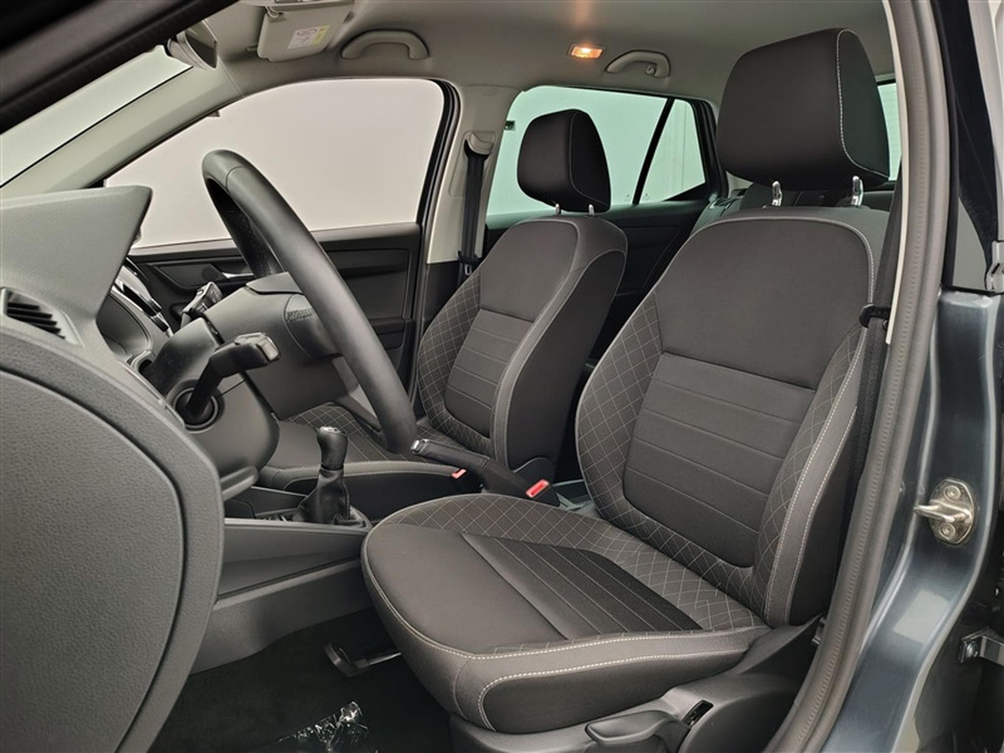 Skoda Fabia 1.0i Active CLIM / FULL LED / PDC AR (2020) - Photo 7