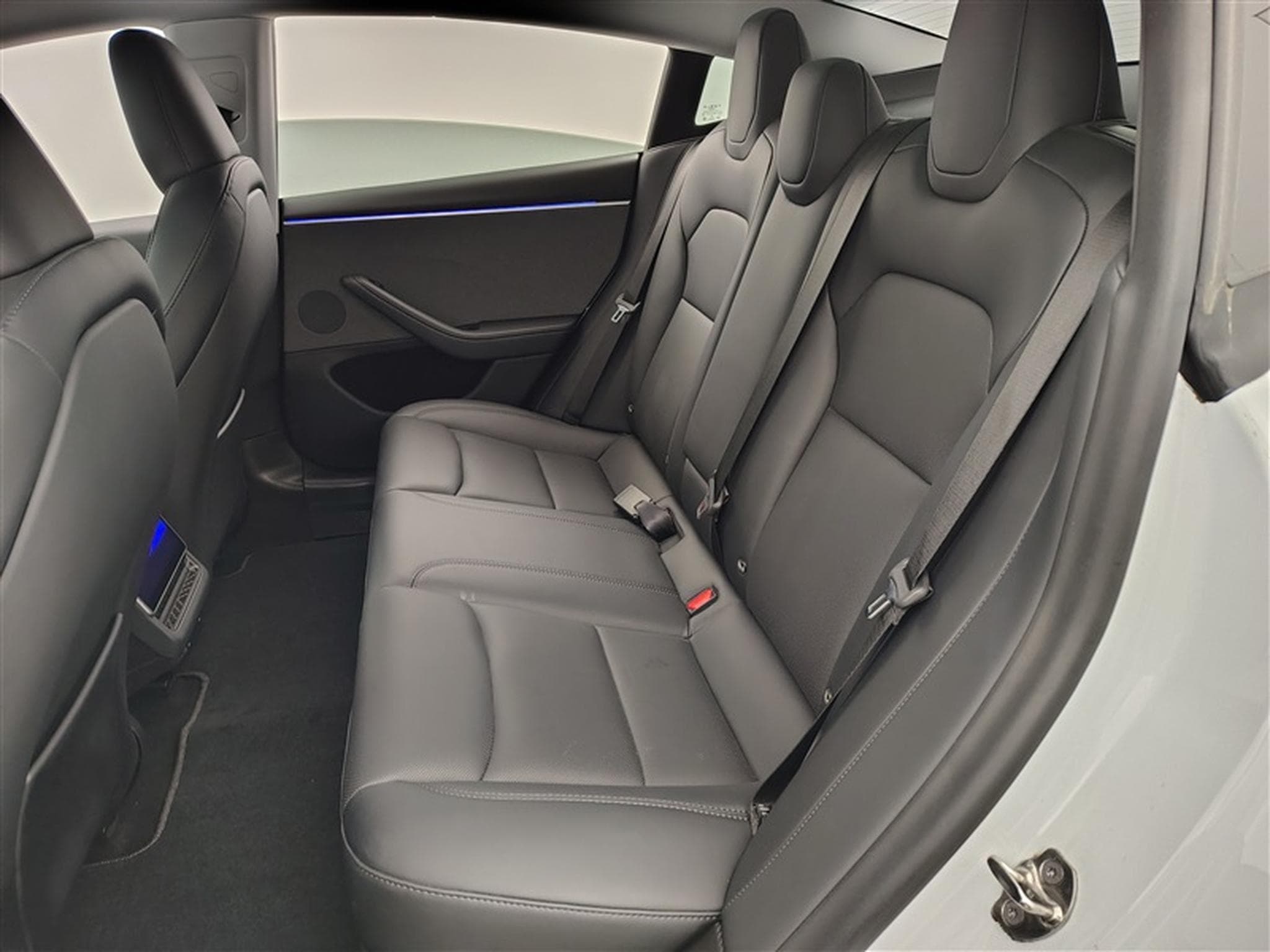 Tesla Model 3 Standard NAVI / FULL LED / CUIR / PANO / CAMERA 360° / JA 18 (2024) - Photo 13
