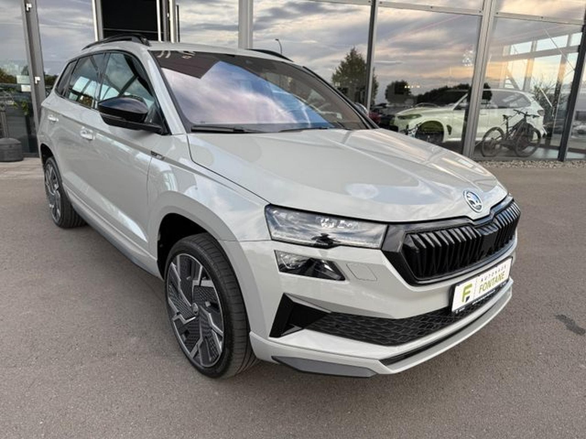 Skoda Karoq Karoq 1,5TSi DSG Sportline Pano 19"Matrix Key AC (2024) - Photo 4