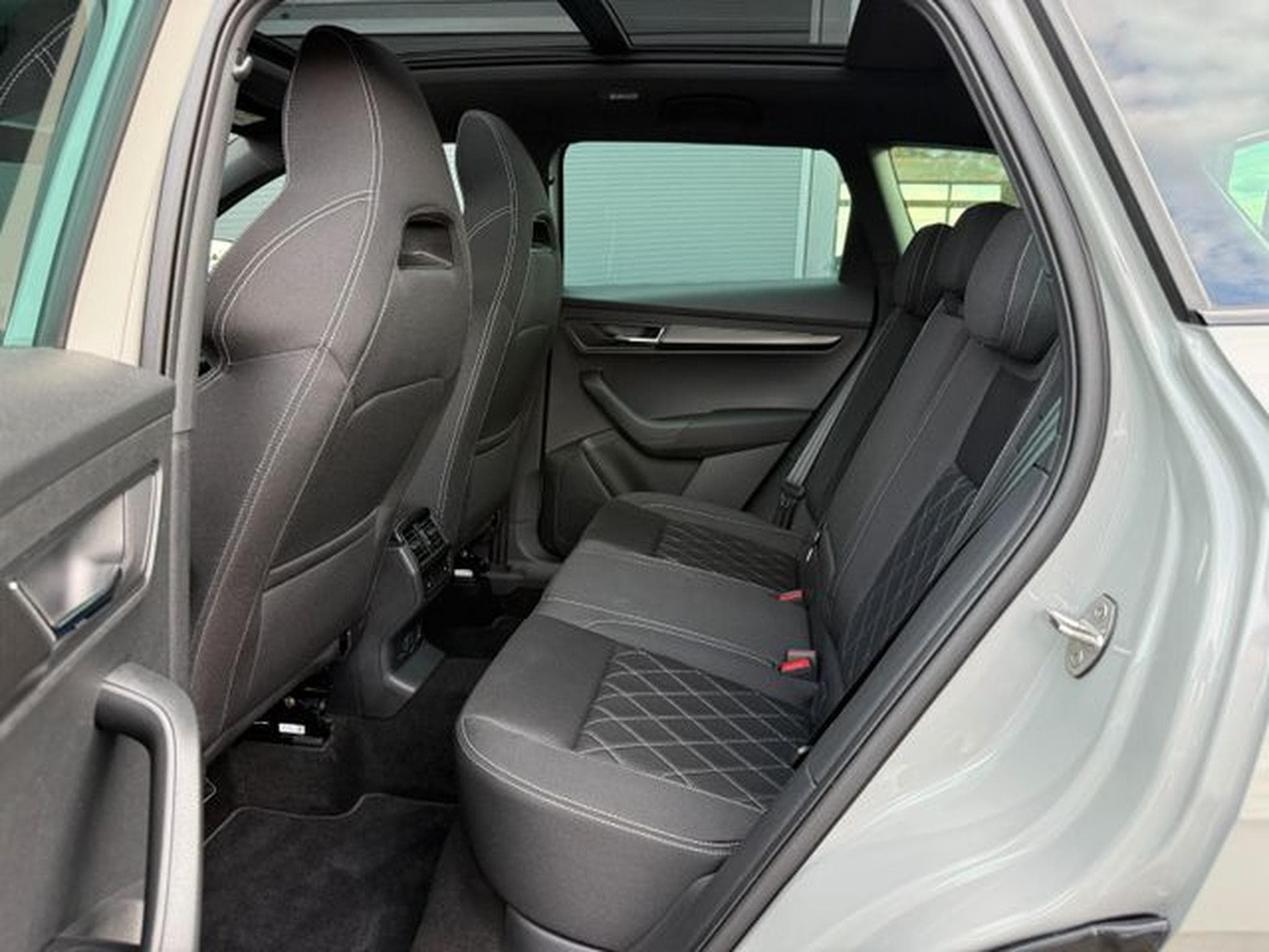 Skoda Karoq Karoq 1,5TSi DSG Sportline Pano 19"Matrix Key AC (2024) - Photo 11
