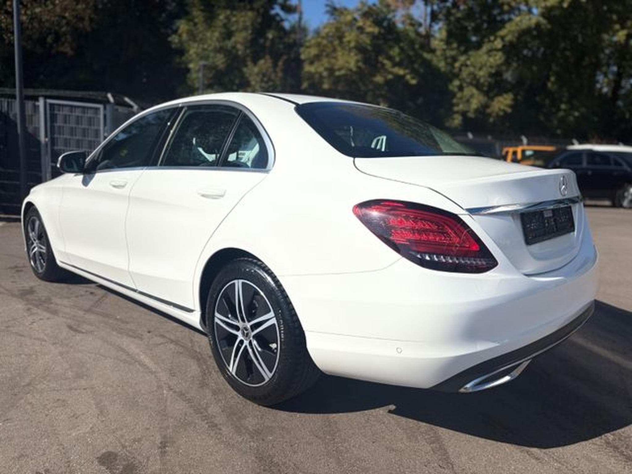 Mercedes C 180 C 180 *AVANTGARDE*KAMERA*SHZ*NAVI*AUTOMATIK* (2021) - Photo 10