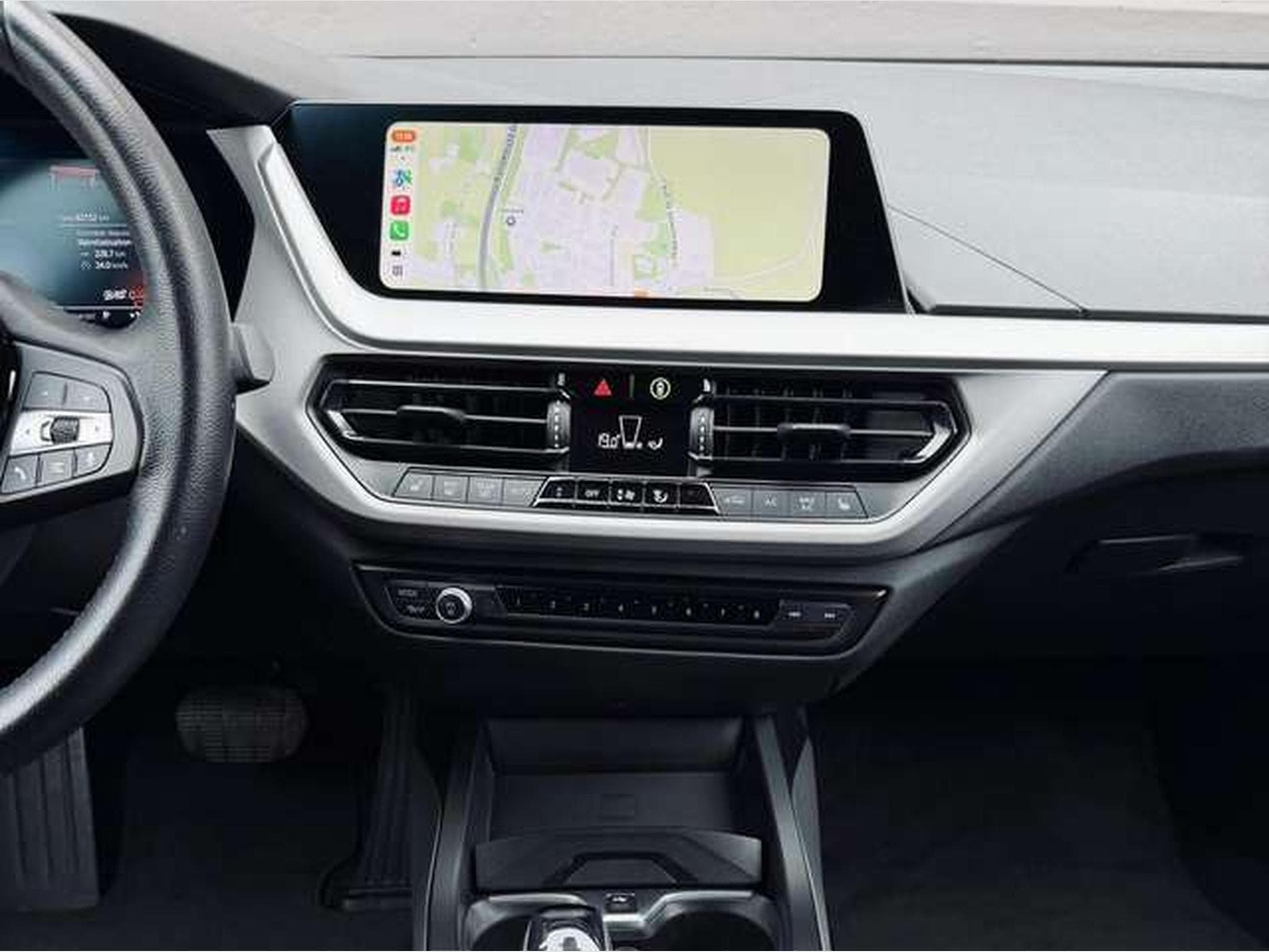 BMW 118 118i Automatique // Révisée Et Garantie 12 Mois✅✅✅ (2021) - Photo 10