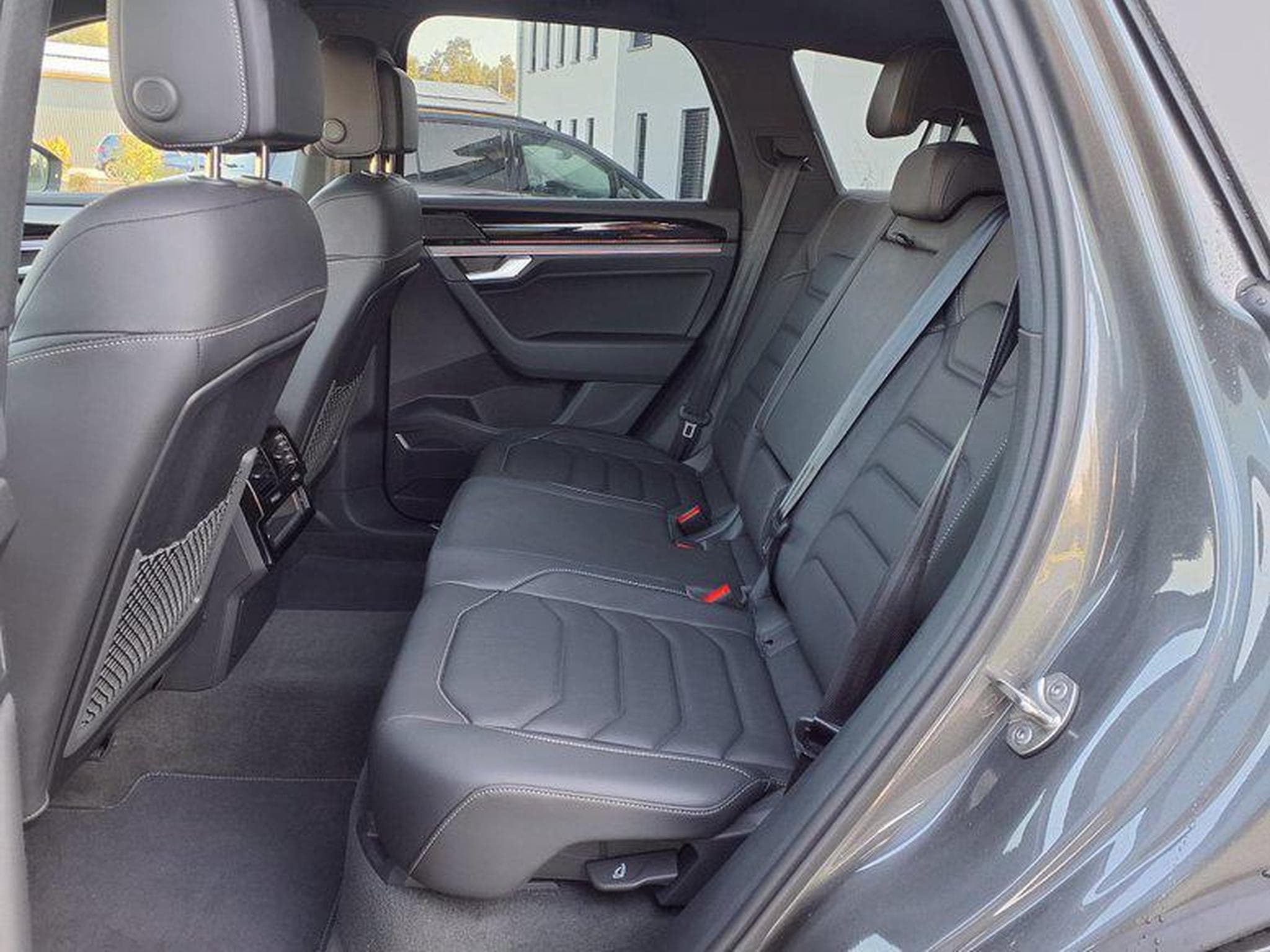 VW Touareg R-Line 3.0 TDI 8-Gang-Automatik 4MOTION (2026) - Photo 8