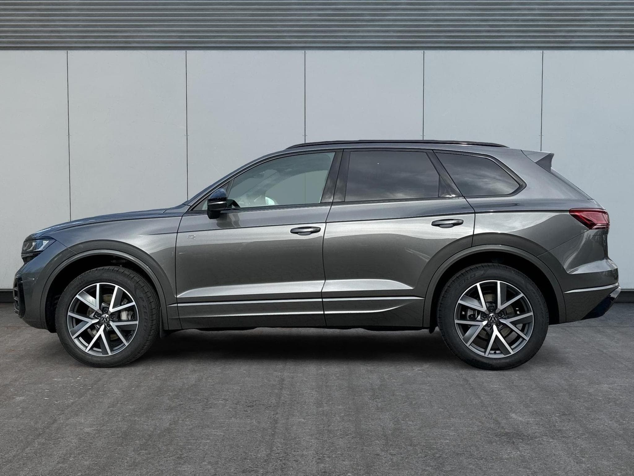 VW Touareg R FINAL EDITION (2026) - Photo 2