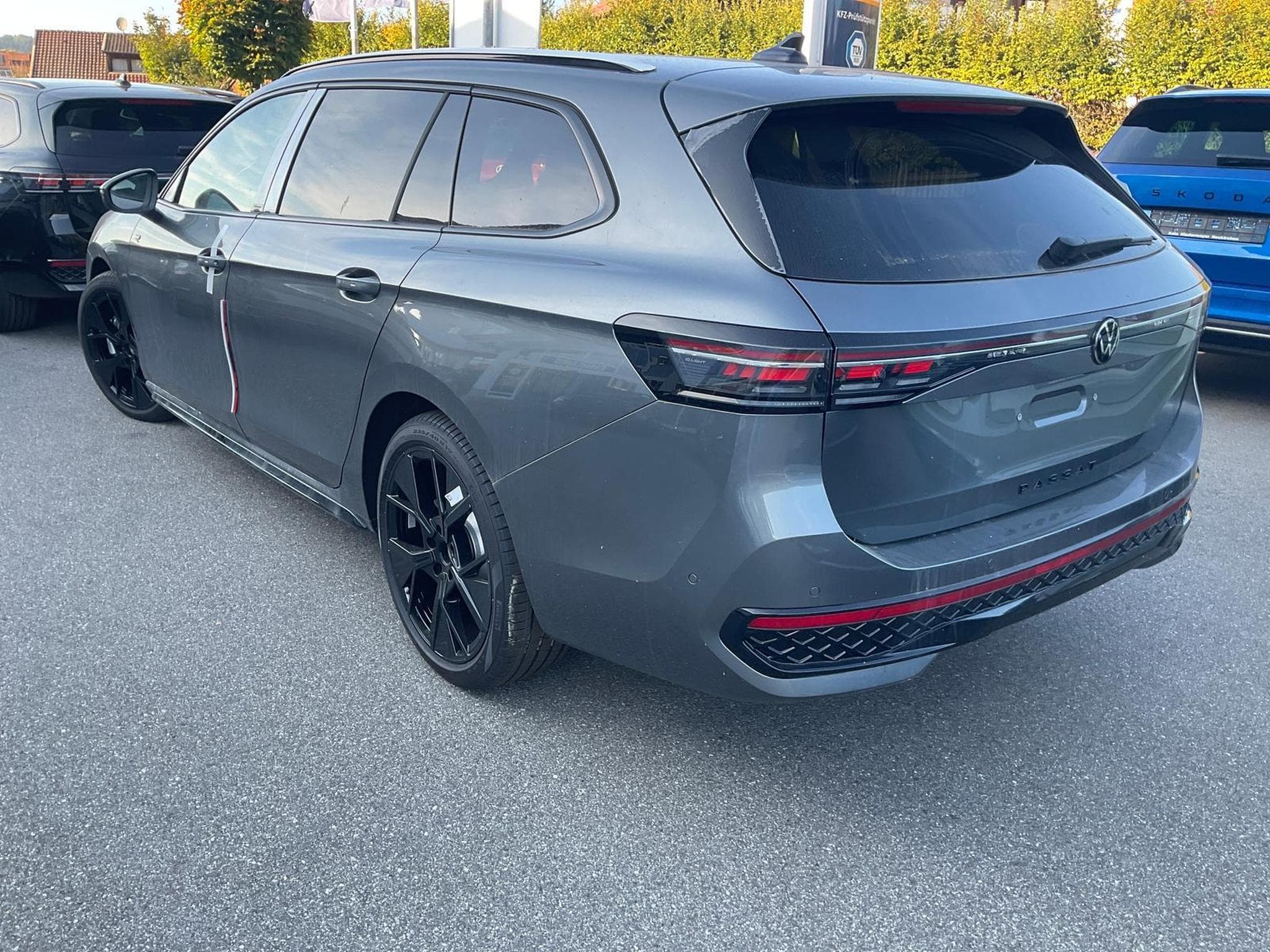 VW Passat Variant 2.0 TSI 150 kW R-Line (2026) - Photo 2