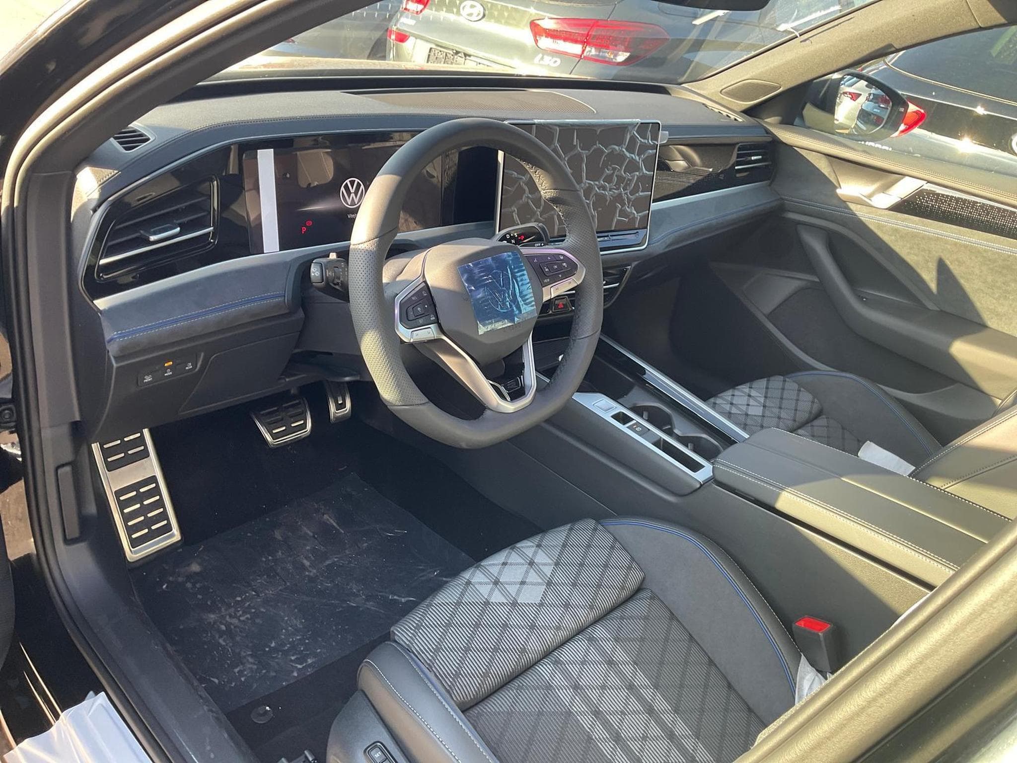 VW Passat Variant 2.0 TDI 142 kW 4Motion R-Line (2025) - Photo 1