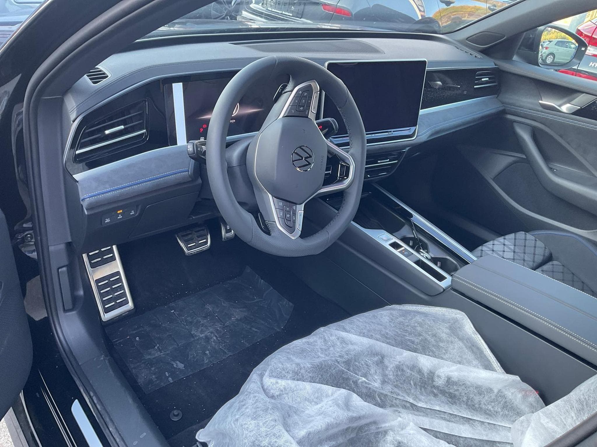 VW Passat Variant 2.0 TDI 110 kW R-line (2025) - Photo 1