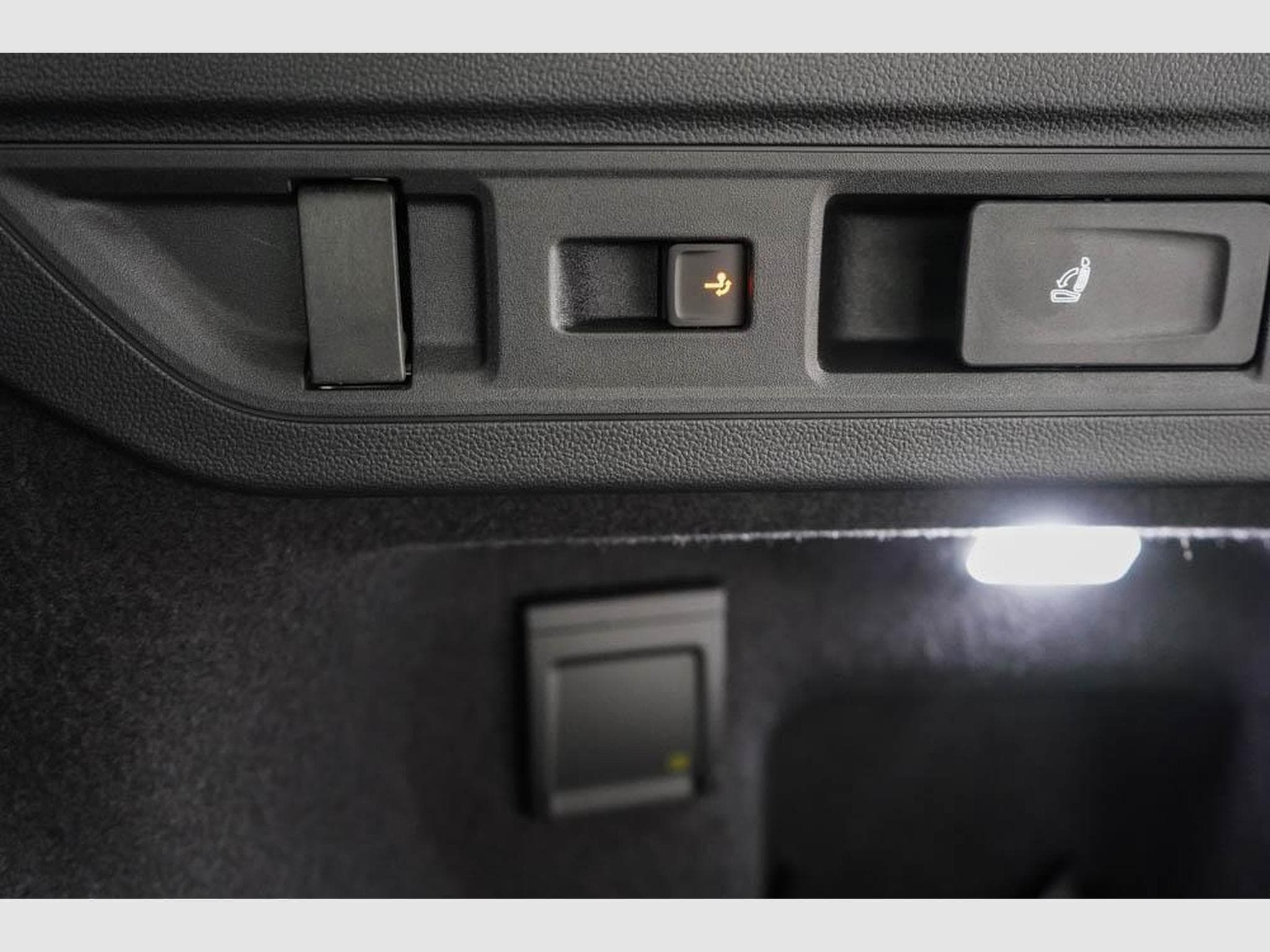 VW Passat Variant 1,5 TSI (2026) - Photo 20