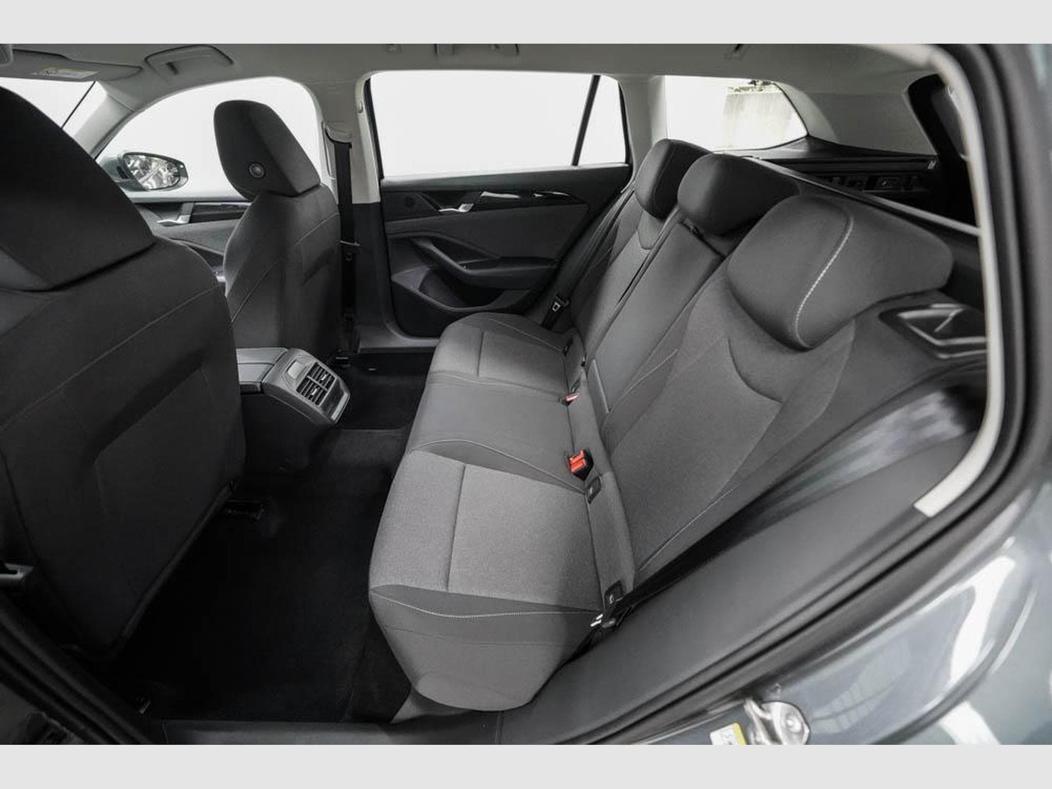 VW Passat Variant 1,5 TSI (2026) - Photo 17