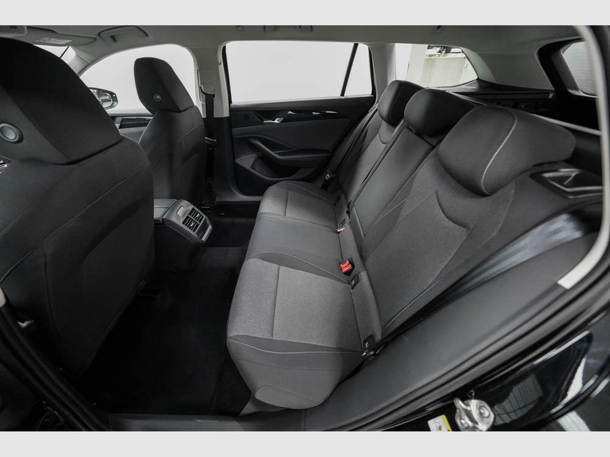 VW Passat Variant 1,5 TSI (2026) - Photo 17