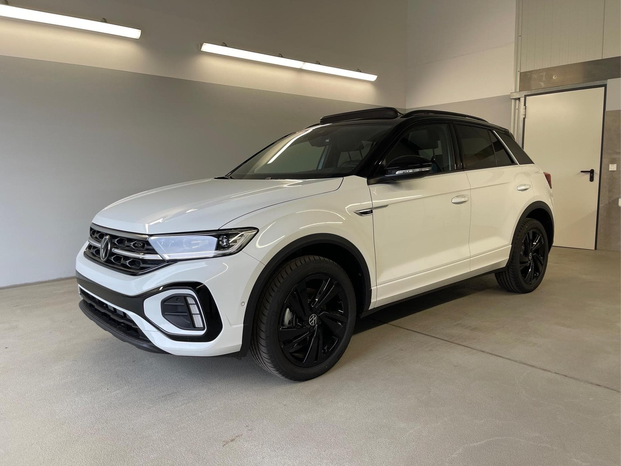 VW T-Roc R-Line (2025) - Photo 1
